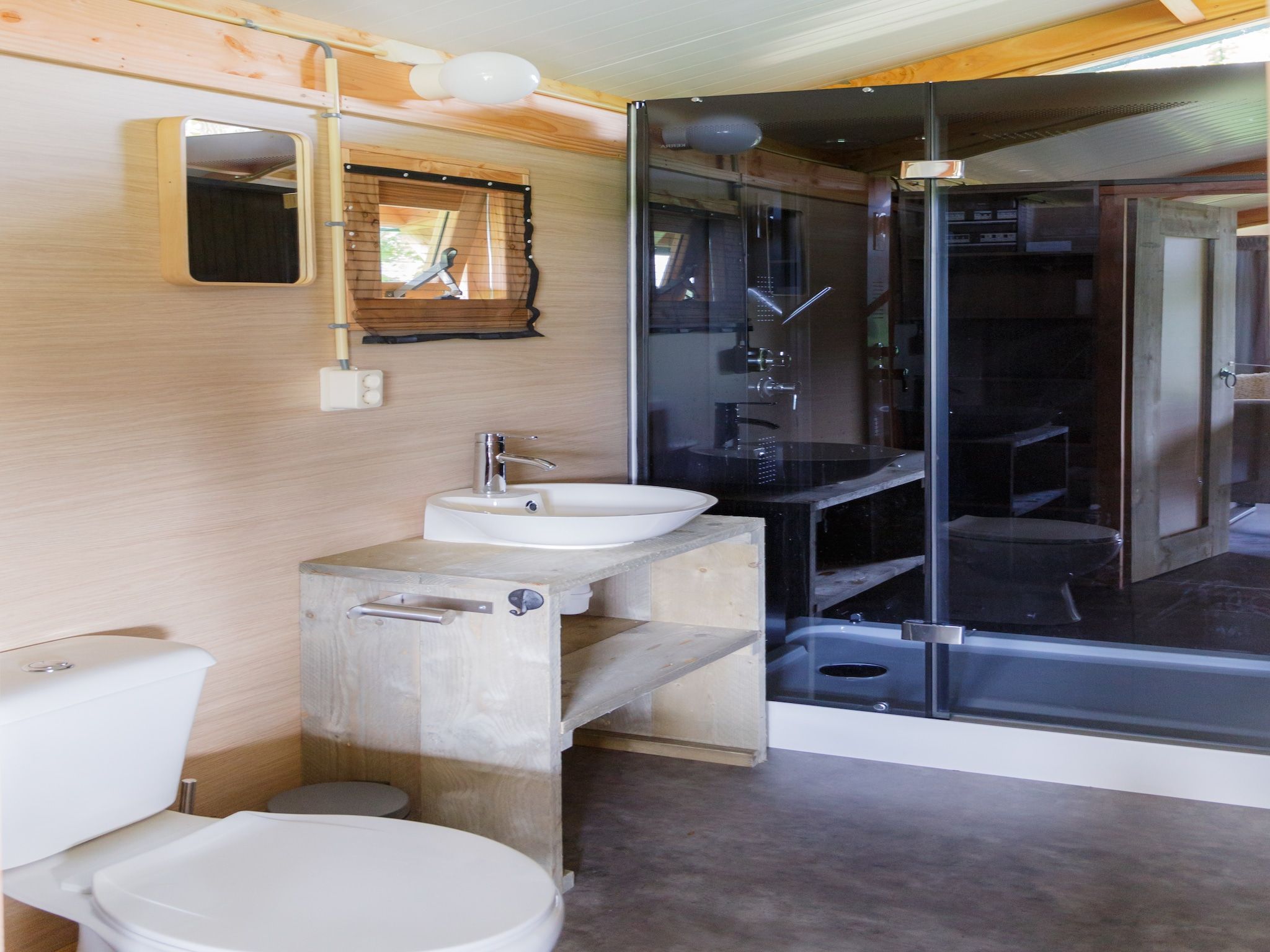 De badkamer van Landrijk de Reesprong 2 in Buurse