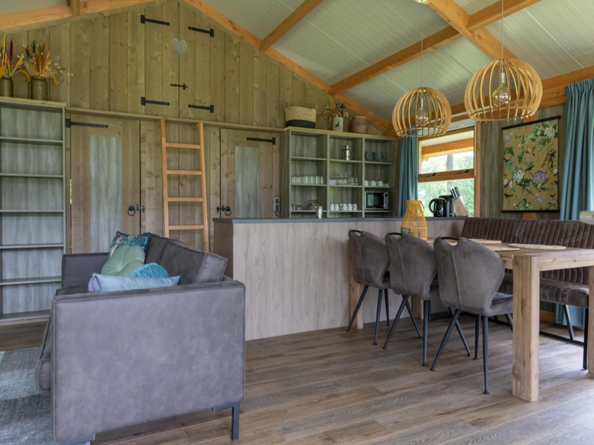 De eetkamer van Landrijk de Reesprong 2 in Buurse