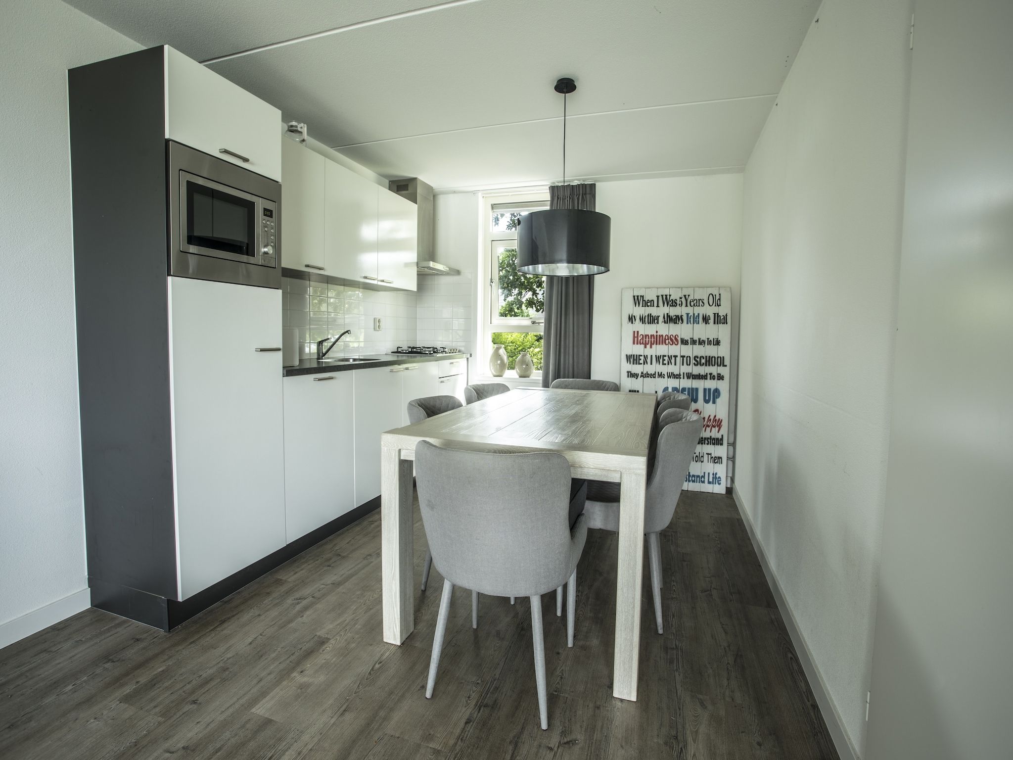 De eetkamer van Dijkhuis 6 in Medemblik