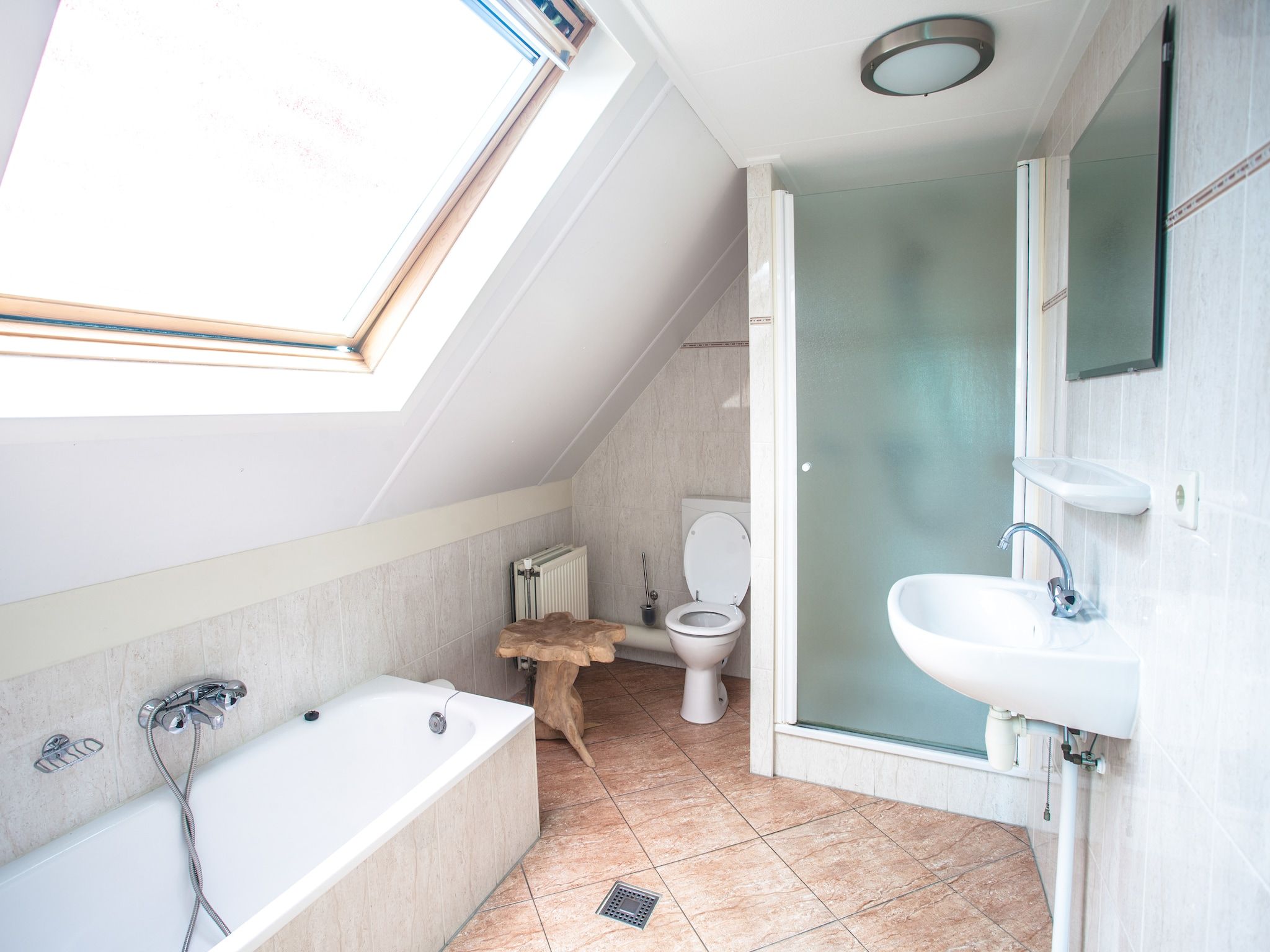 De badkamer van Dijkhuis 6 in Medemblik