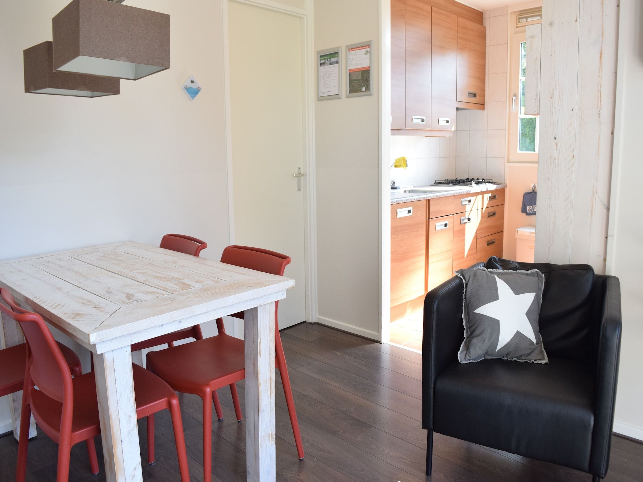 De eetkamer van Recreatiepark de Boshoek 10 in Voorthuizen