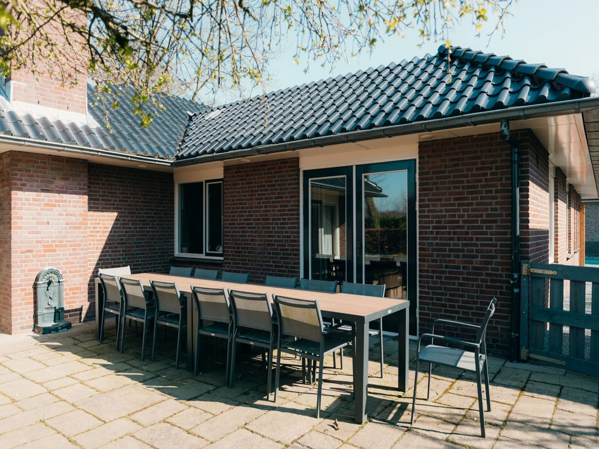 Het terras van Recreatiepark de Boshoek 16 in Voorthuizen