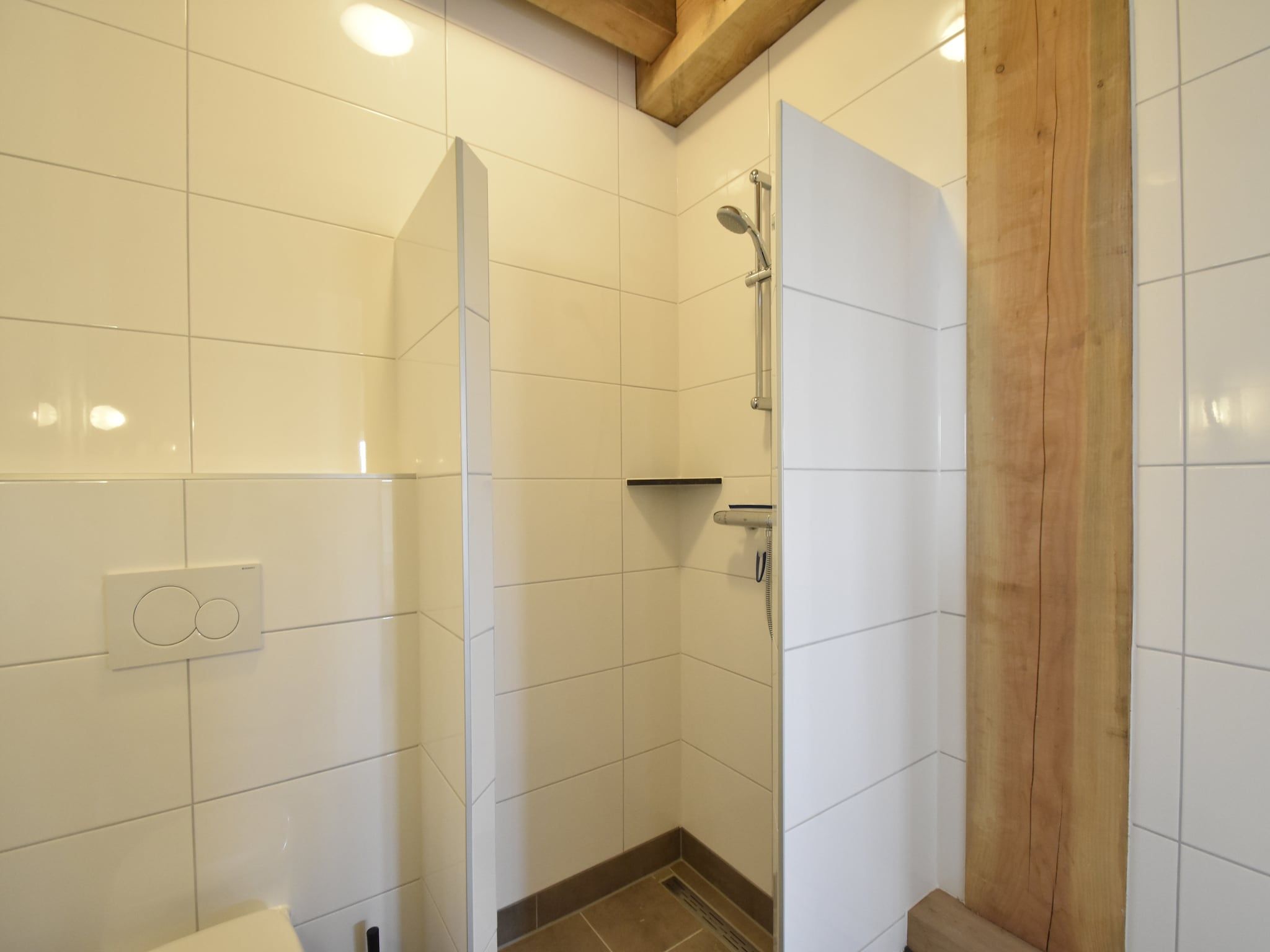 De badkamer van Hazenborgh - Studio Eb in Callantsoog