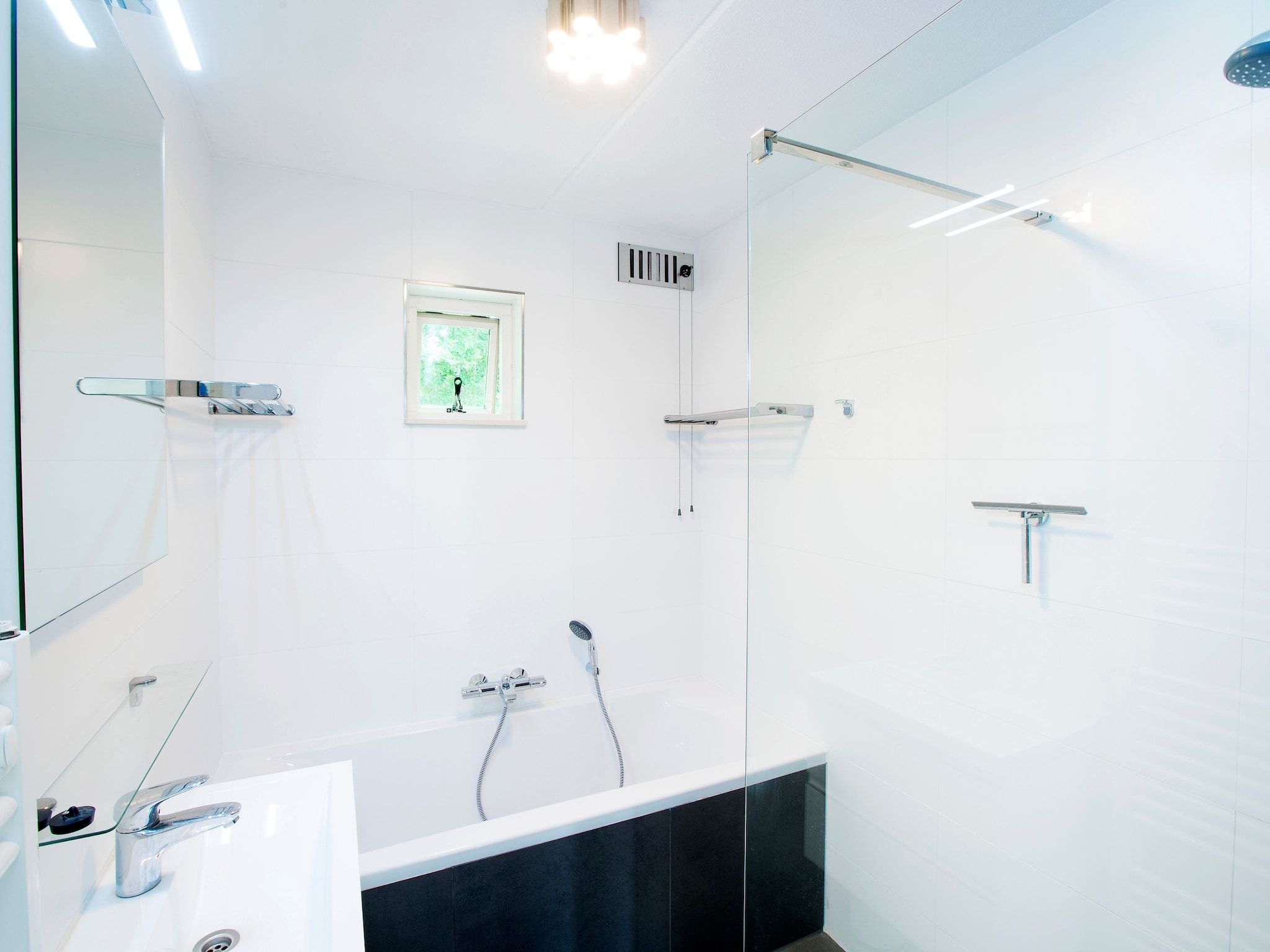 De badkamer van Vakantiepark Kijkduin 8 in Den Haag