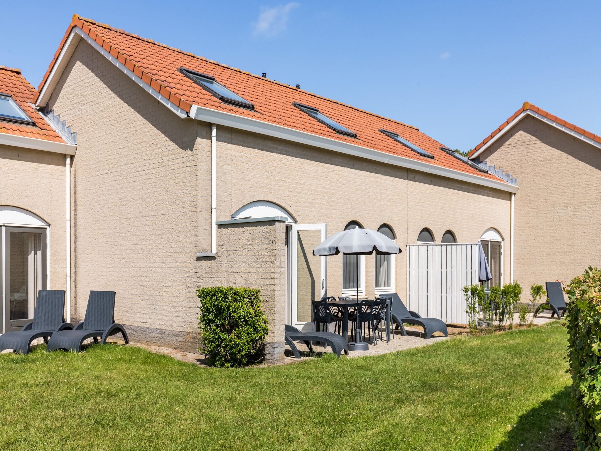 De buitenkant van Vakantiepark Soeten Haert 13 in Renesse