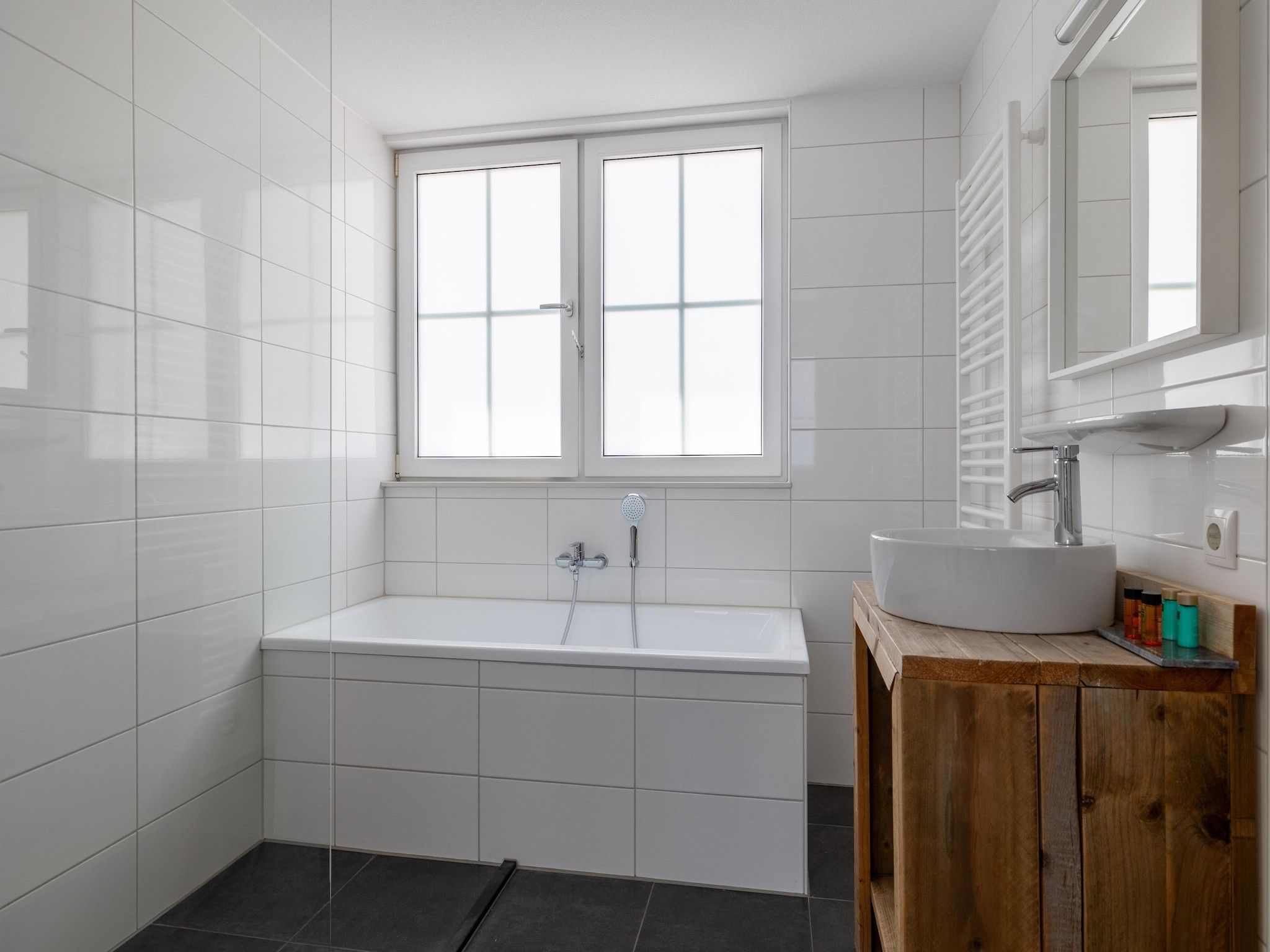 De badkamer van appartement Kaapduinseweg 13 Dishoek 13D luxe 6p sauna in Koudekerke