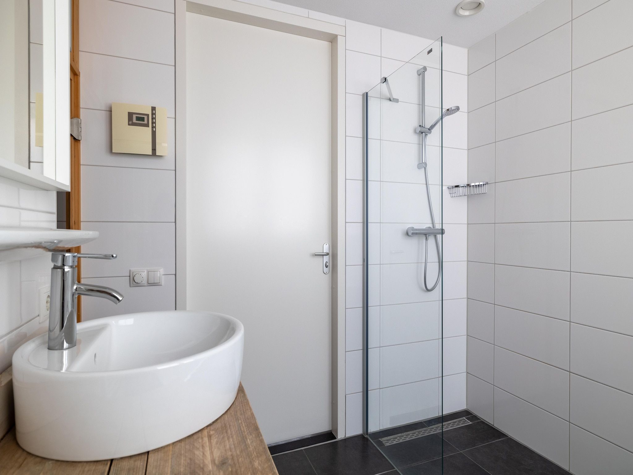De badkamer van appartement Kaapduinseweg 13 Dishoek 13D luxe 6p sauna in Koudekerke