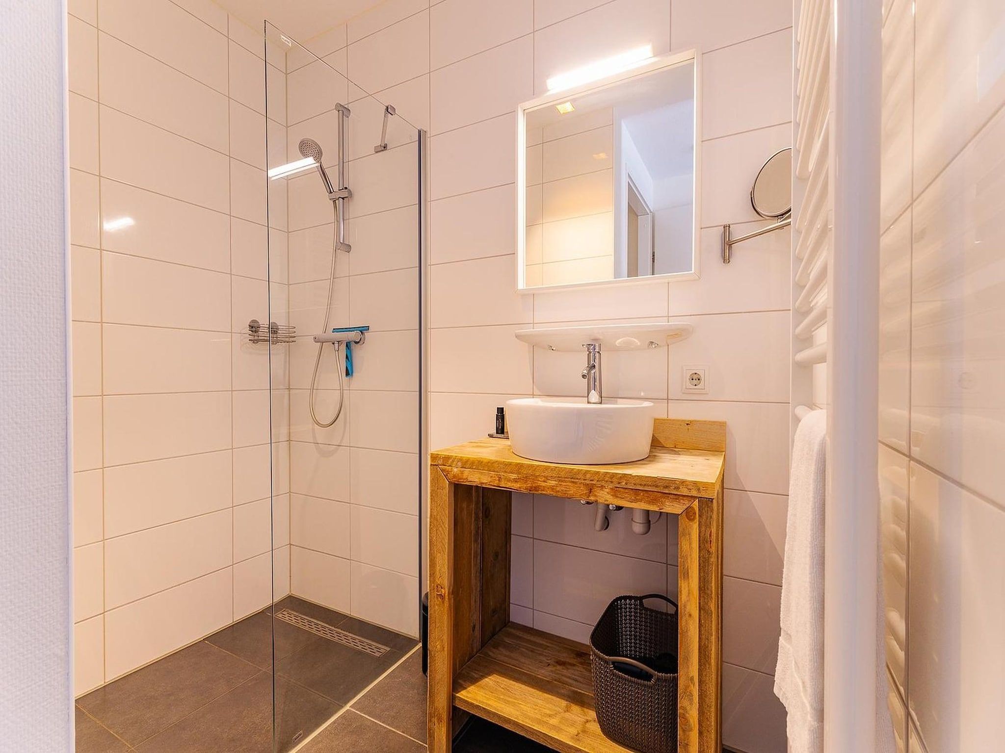 De badkamer van appartement Kaapduinseweg 13 Dishoek 13D luxe 6p sauna in Koudekerke