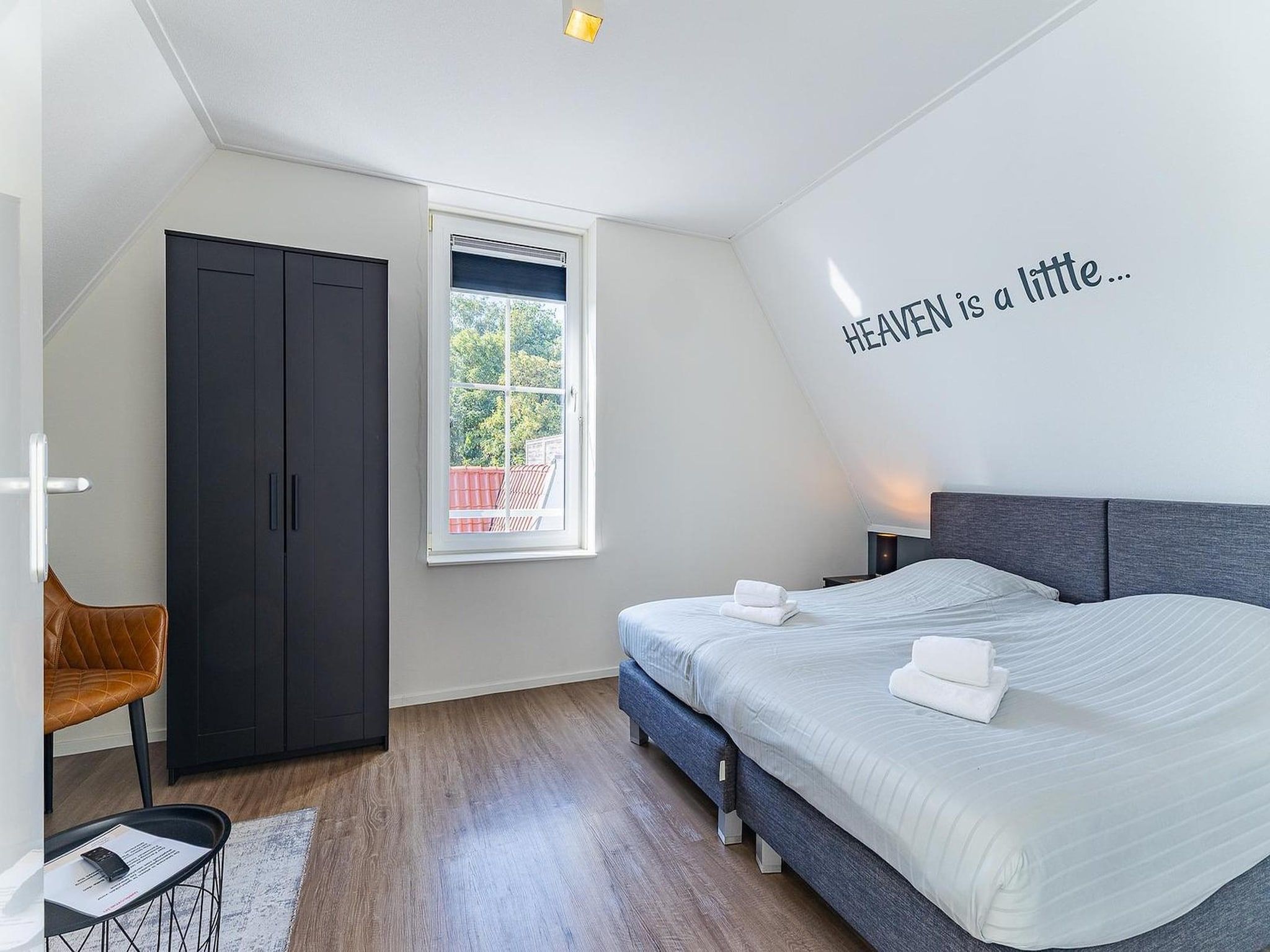 Een slaapkamer van appartement Kaapduinseweg 13 Dishoek 13D luxe 6p sauna in Koudekerke