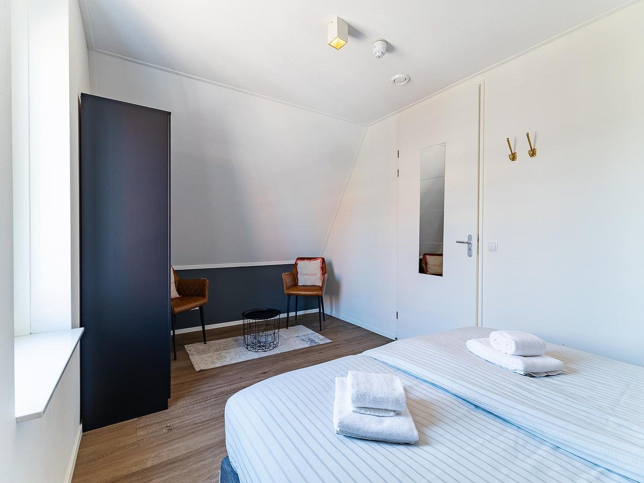 Een slaapkamer van appartement Kaapduinseweg 13 Dishoek 13D luxe 6p sauna in Koudekerke