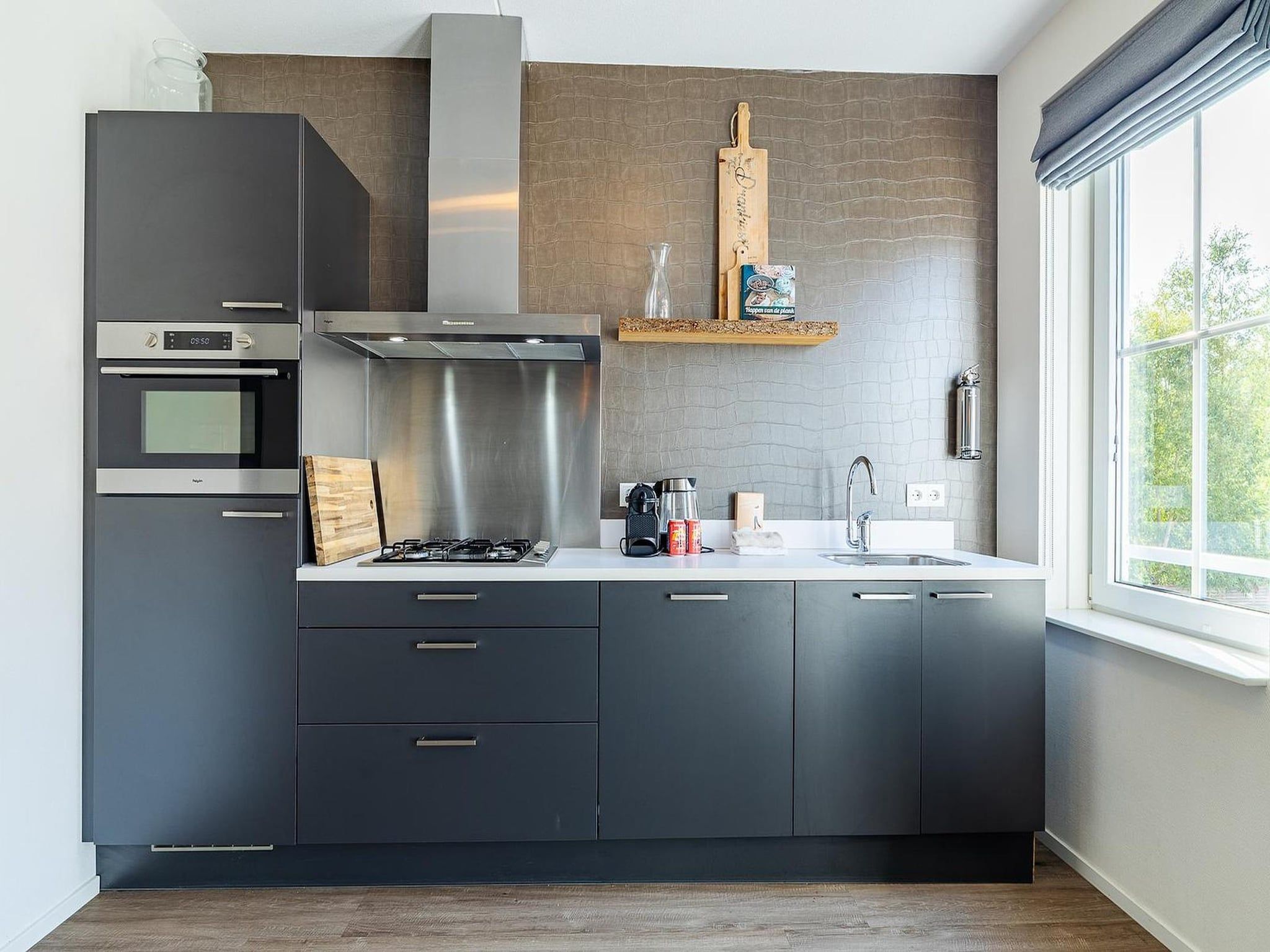 De keuken van appartement Kaapduinseweg 13 Dishoek 13D luxe 6p sauna in Koudekerke