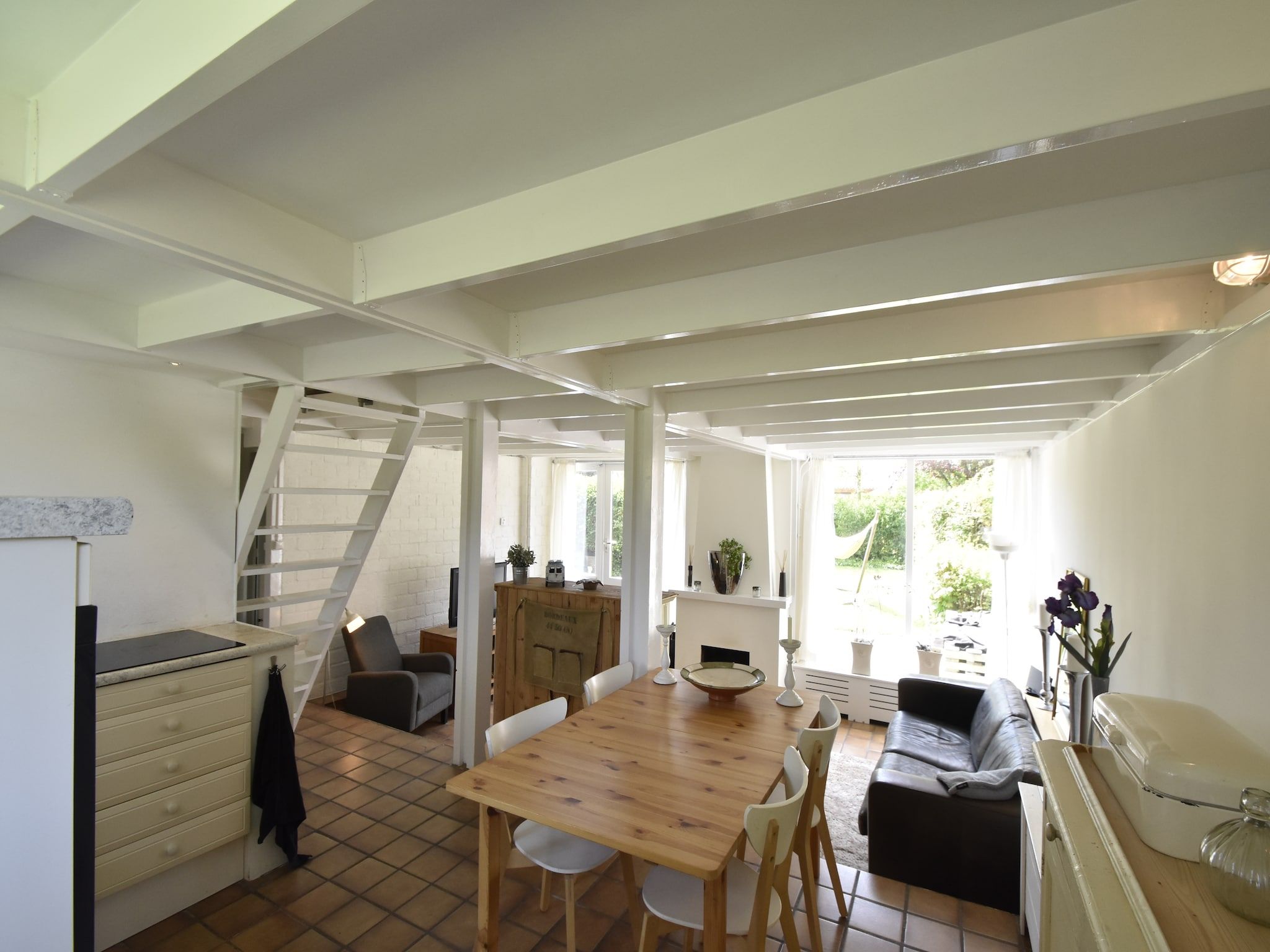 De eetkamer van De Reker Zon in Warmenhuizen