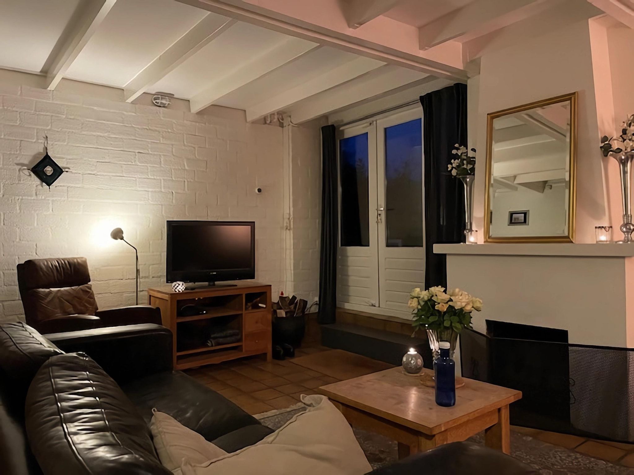 De woonkamer van De Reker Zon in Warmenhuizen