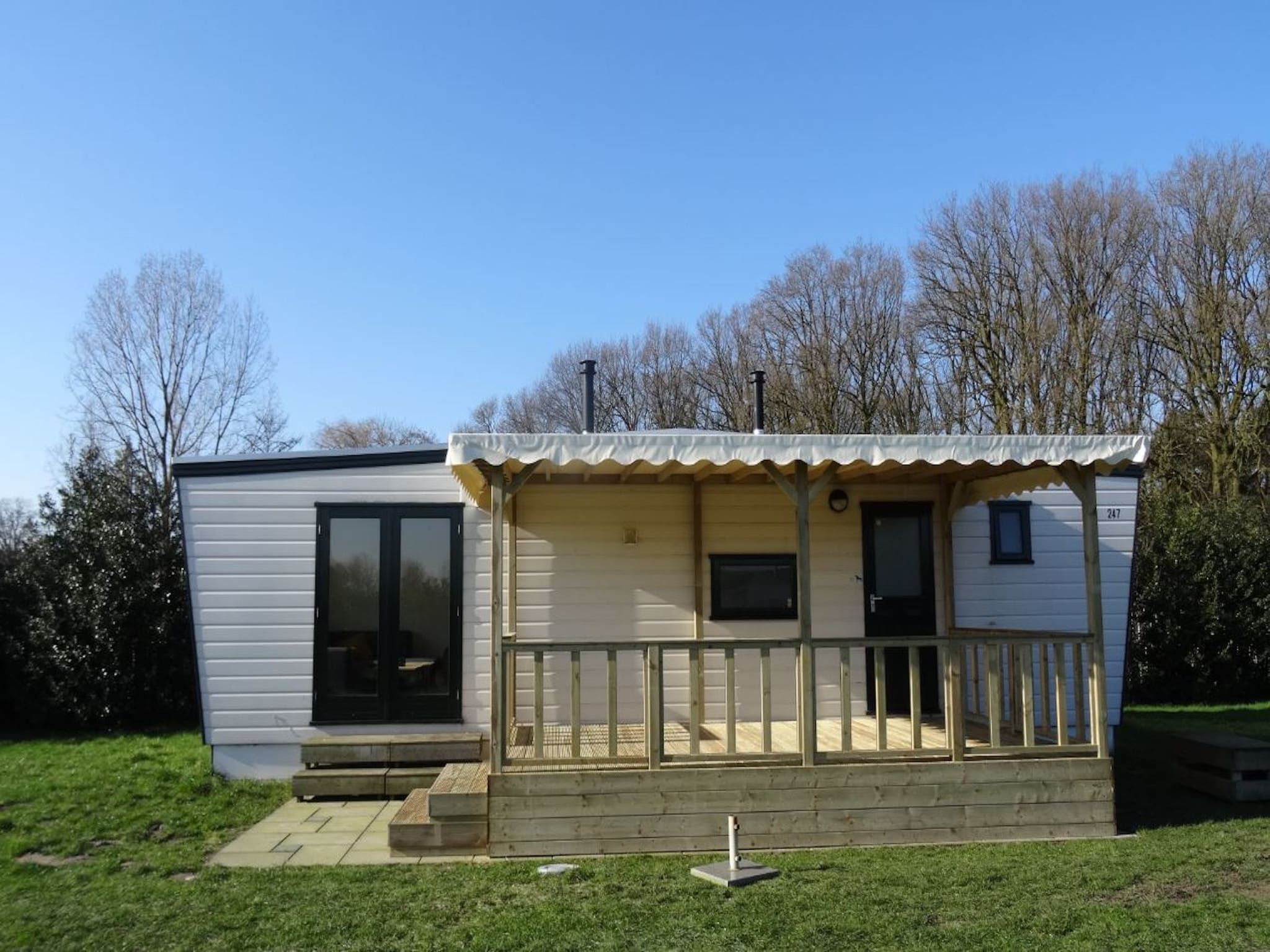 De buitenkant van Recreatiepark Duinhoeve 5 in Udenhout