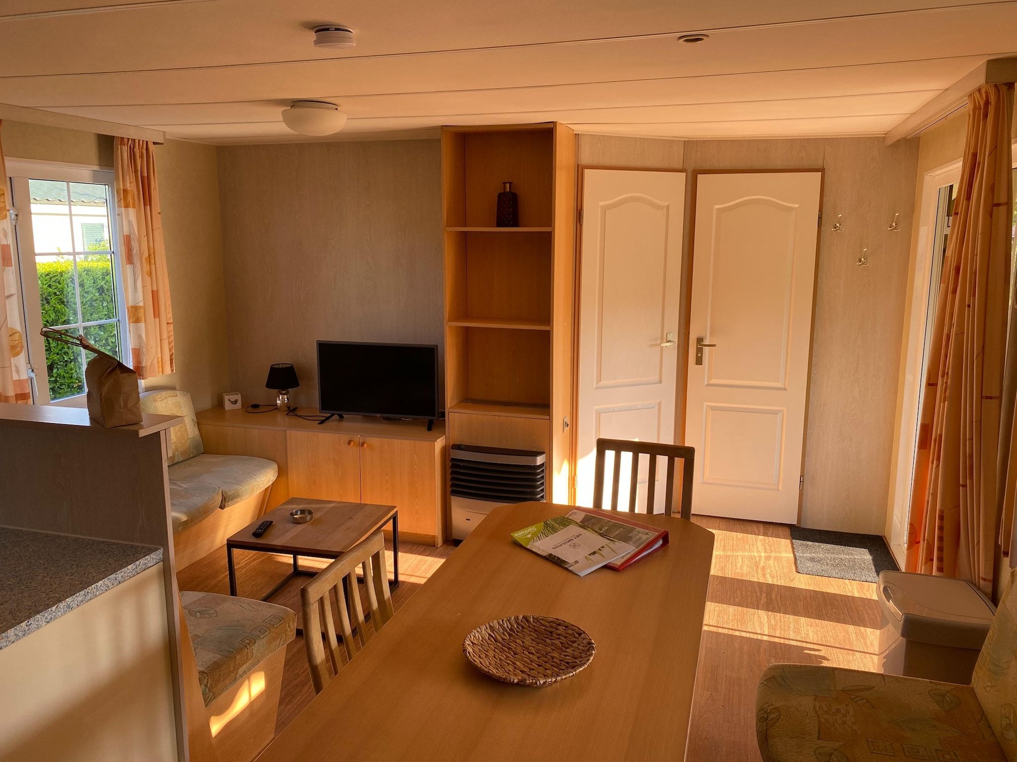 De woonkamer van Recreatiepark Duinhoeve 5 in Udenhout