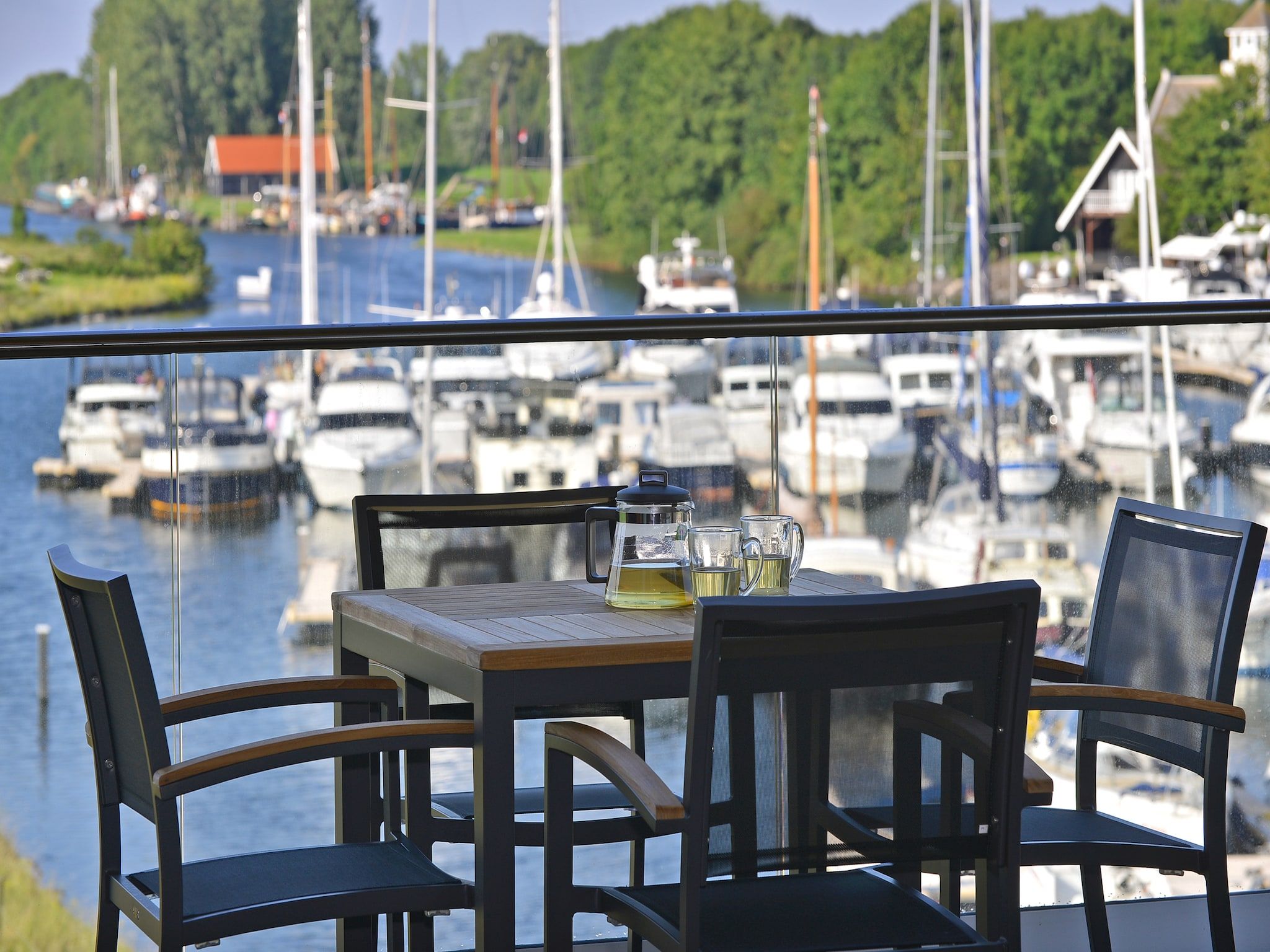 Het terras van Uithaven 10 F in Kamperland