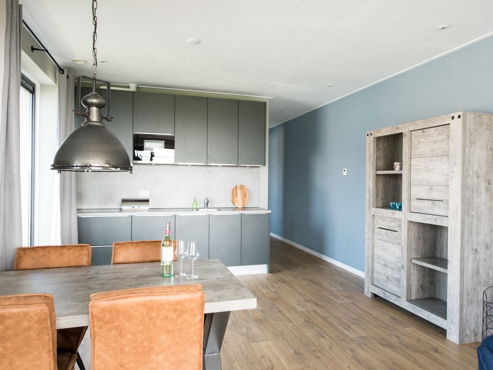 De eetkamer van Uithaven 10C in Kamperland