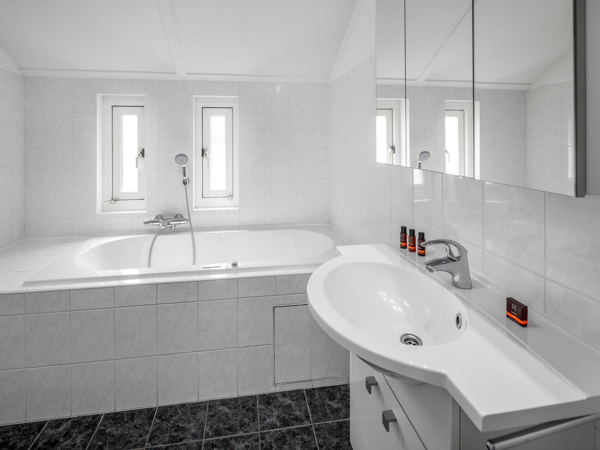 De badkamer van Aquadelta 28 in Bruinisse