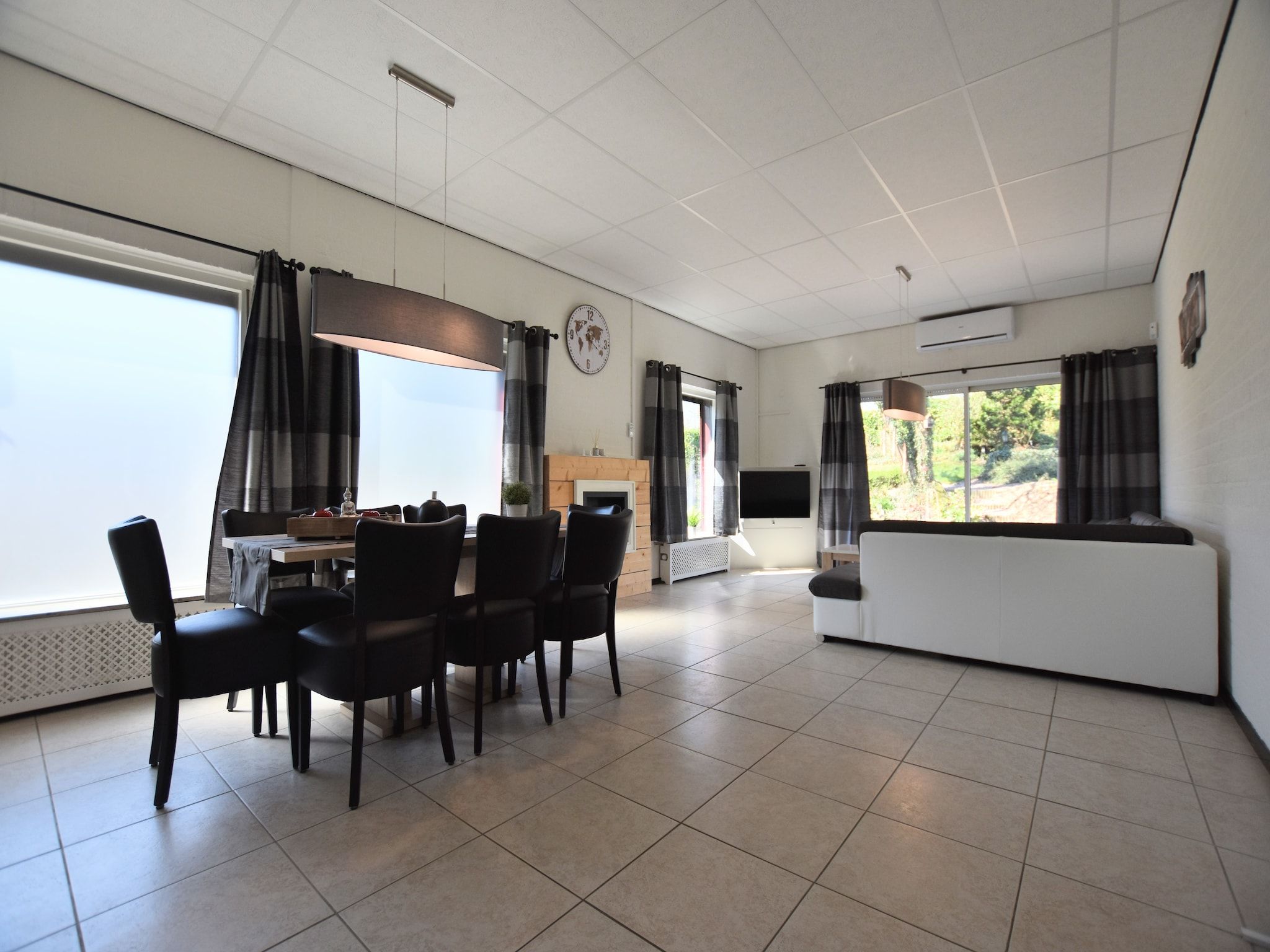 De eetkamer van Geulhuisje II in Walem