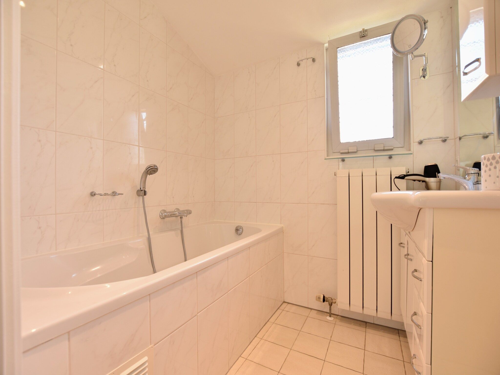 De badkamer van Geulhuisje II in Walem