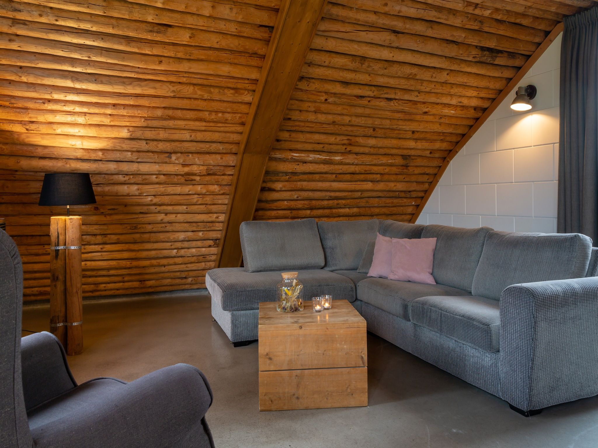 De woonkamer van Koe in de Kost 2 in Heeten