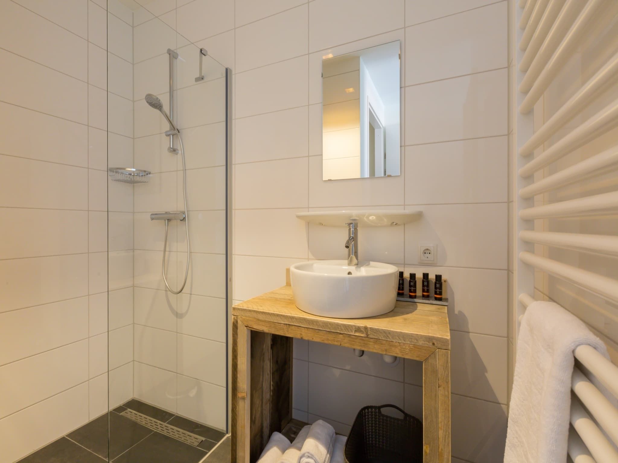 De badkamer van Appartement Duinhof Dishoek 13F - 6 personen sauna in Koudekerke