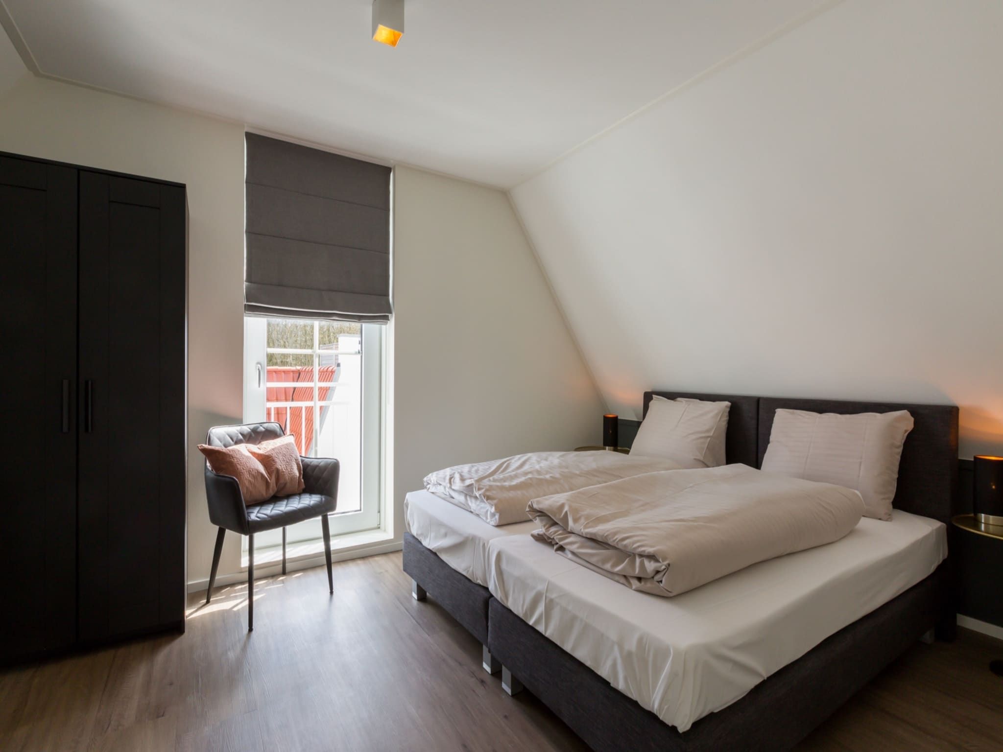 Een slaapkamer van Appartement Duinhof Dishoek 13F - 6 personen sauna in Koudekerke