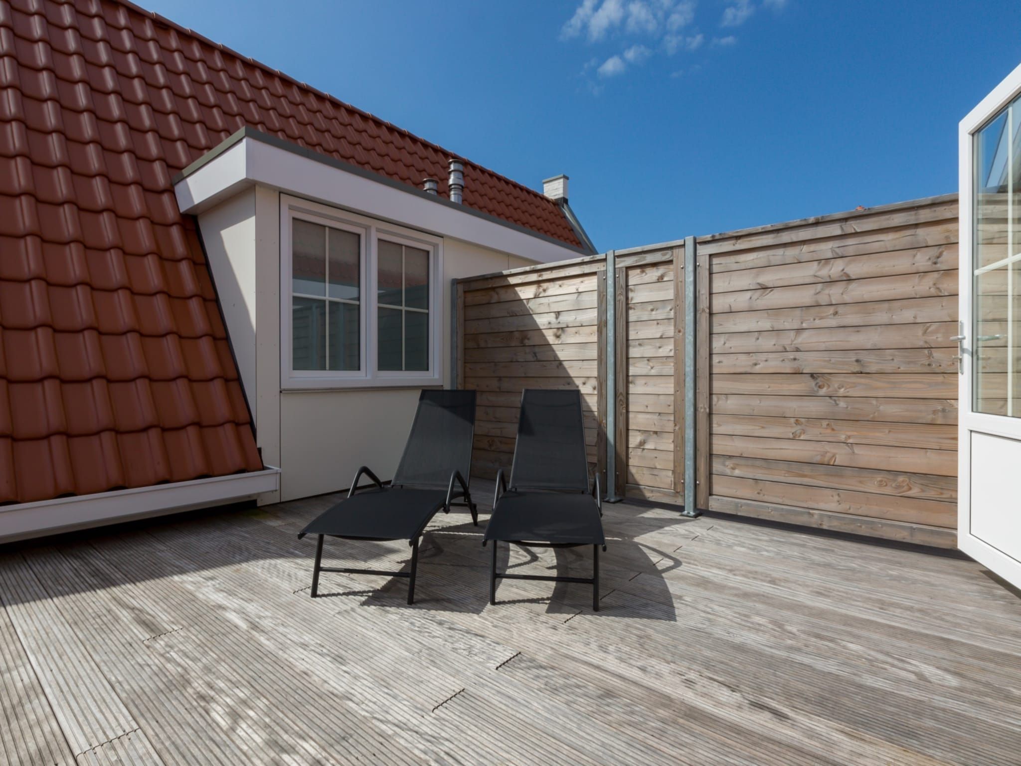 Het terras van Appartement Duinhof Dishoek 13F - 6 personen sauna in Koudekerke