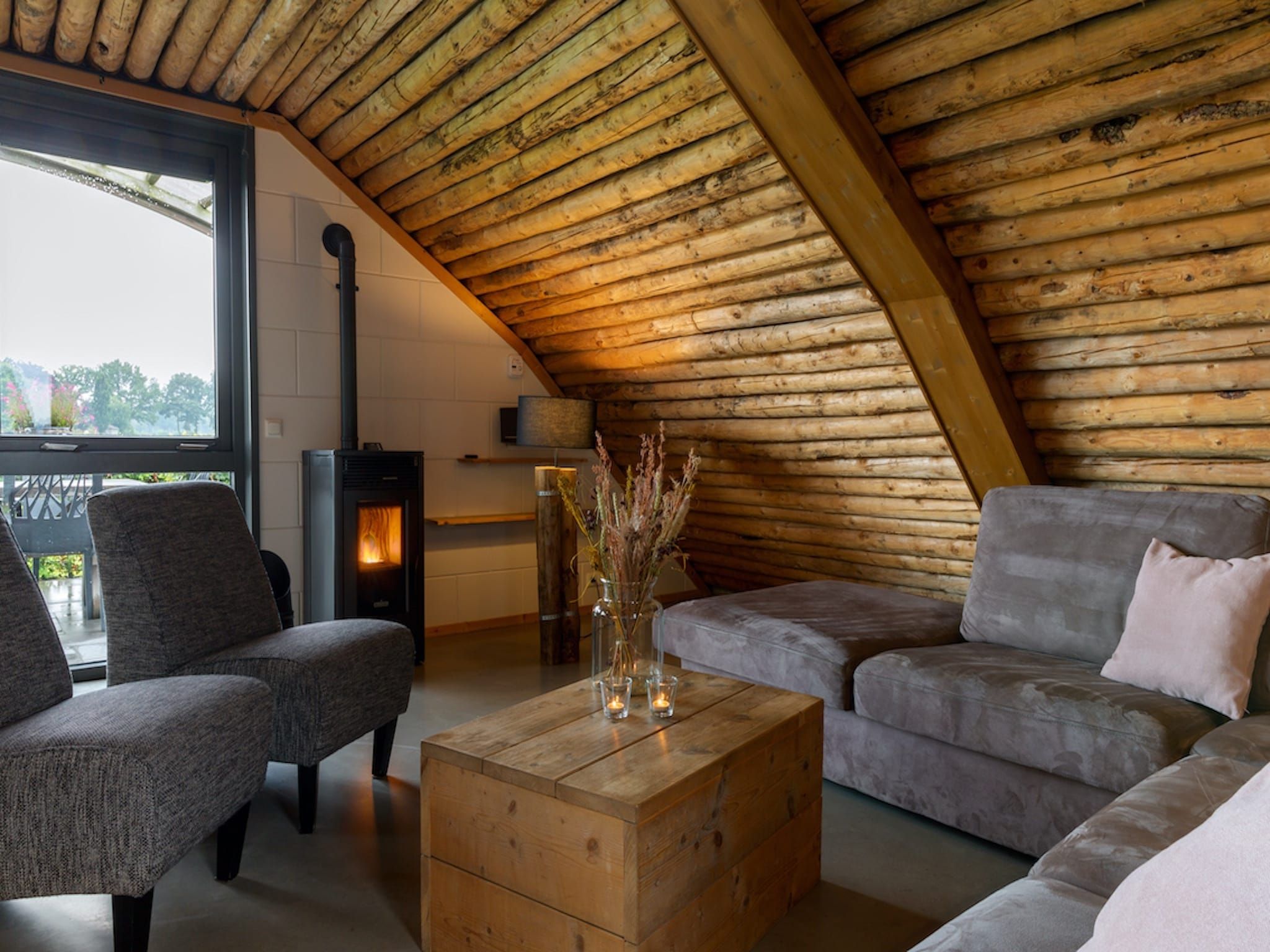 De woonkamer van Koe in de Kost 3 in Heeten