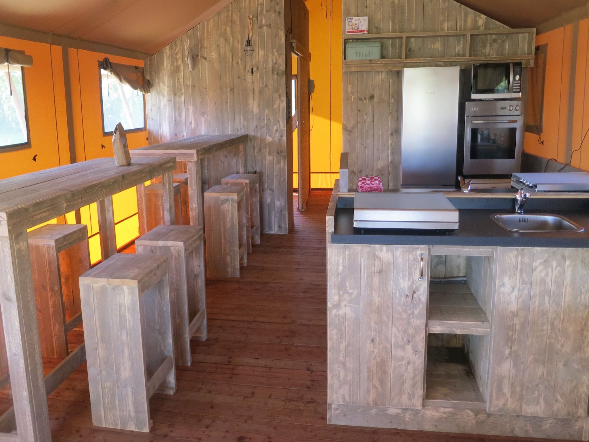 De keuken van Vakantiepark Eigen Wijze 9 in Bant