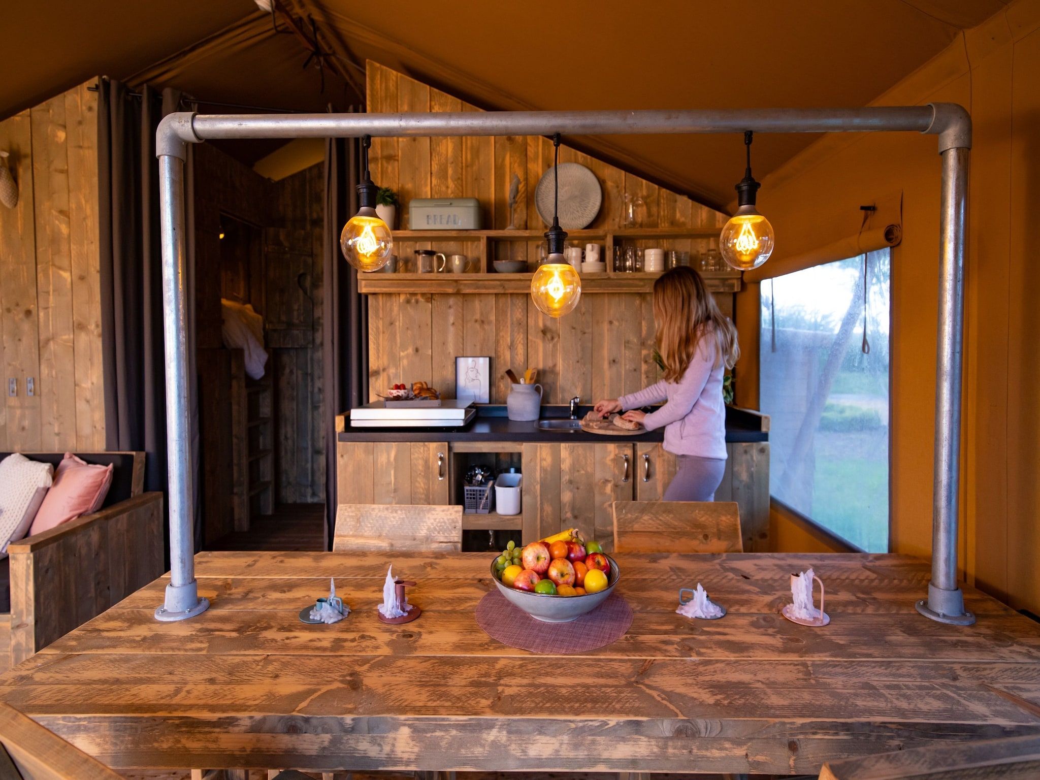 De eetkamer van Vakantiepark Eigen Wijze 9 in Bant