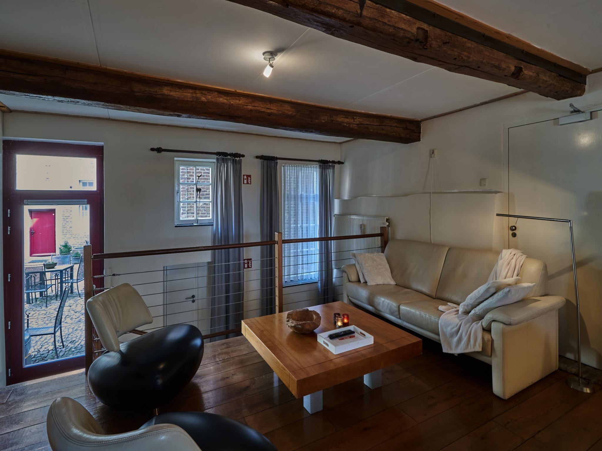 De woonkamer van Meschermolen 1 in Mesch-Eijsden