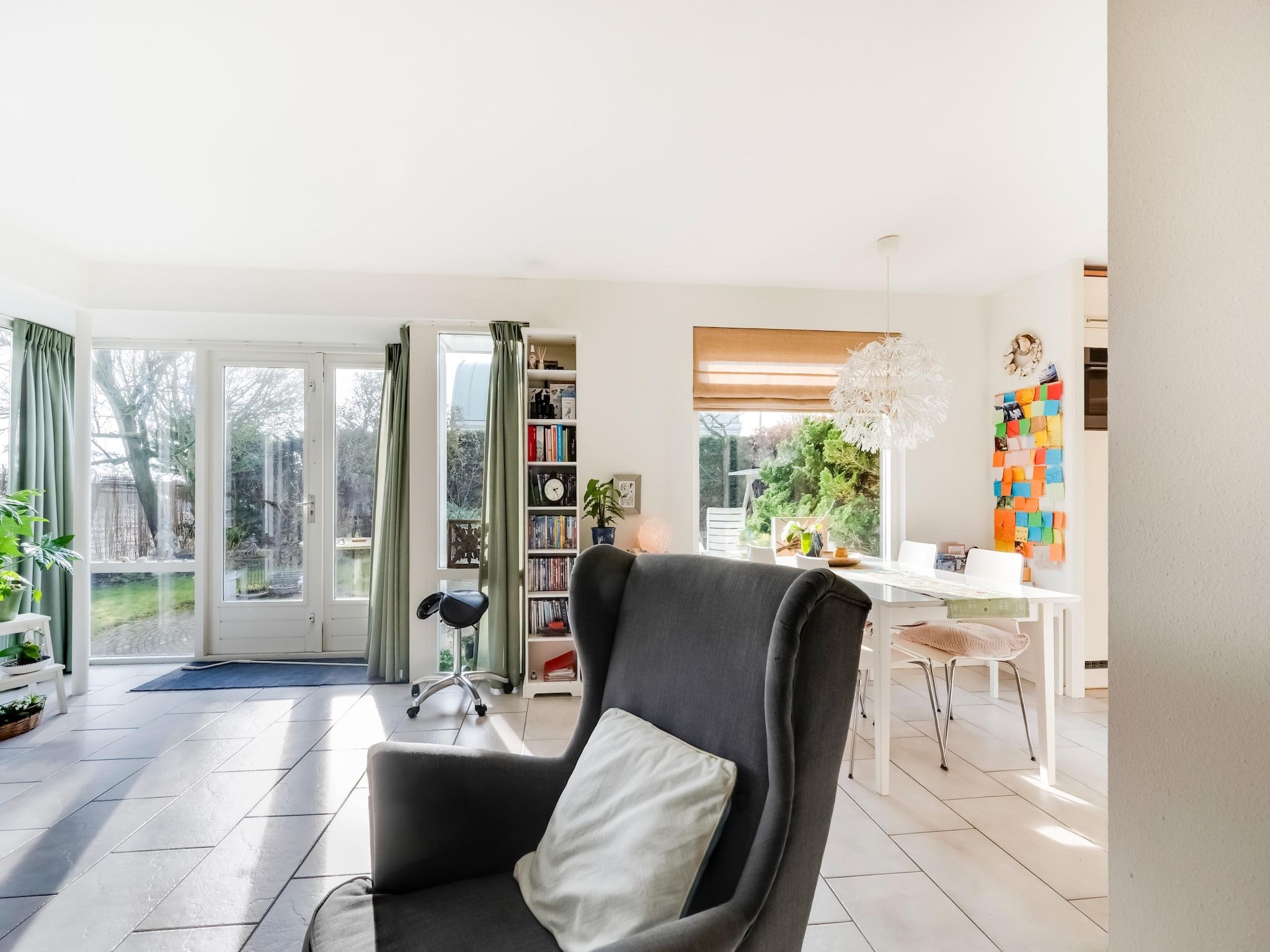 De woonkamer van De Zilvermeeuw in Noordwijk