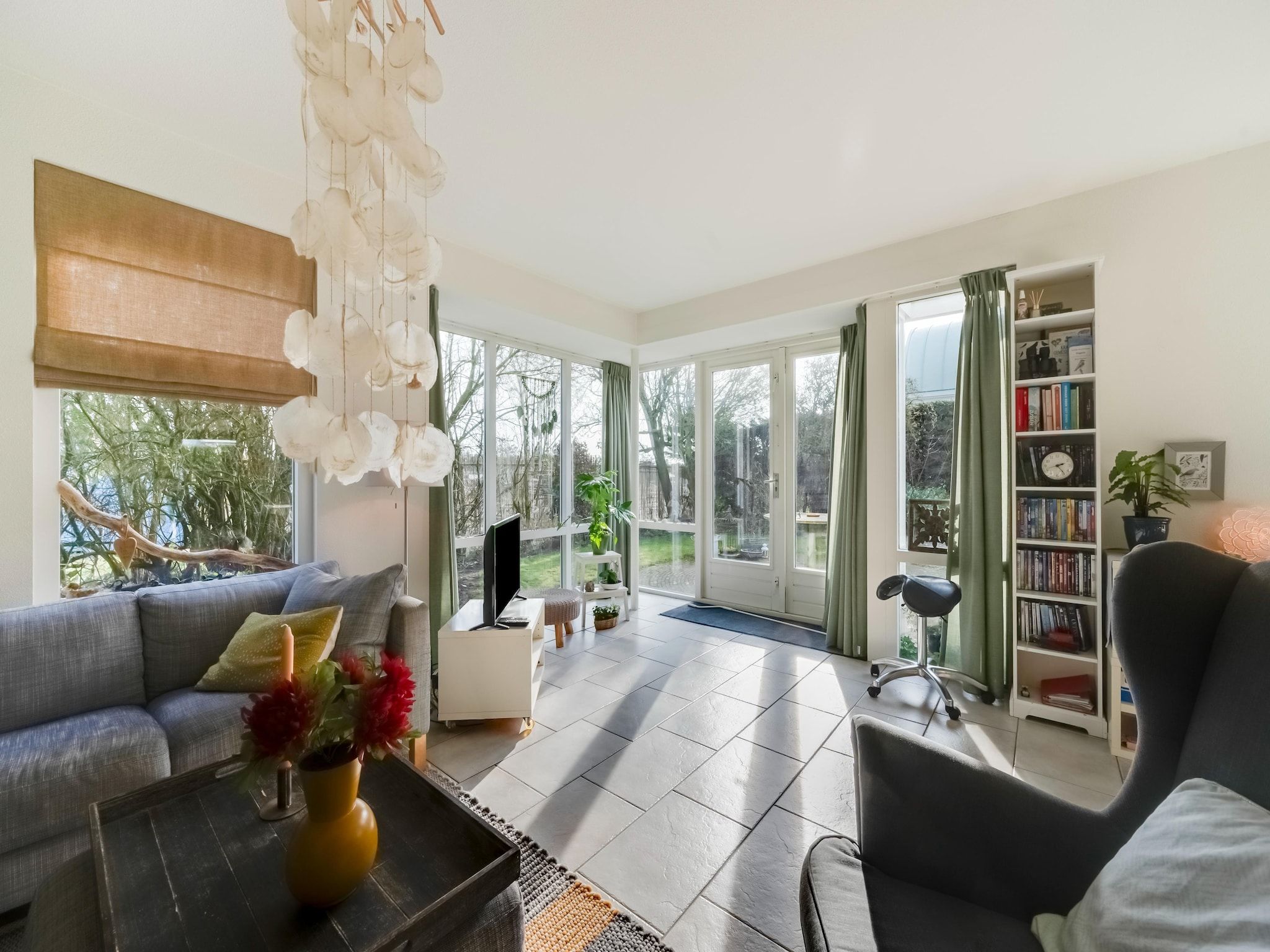 De woonkamer van De Zilvermeeuw in Noordwijk