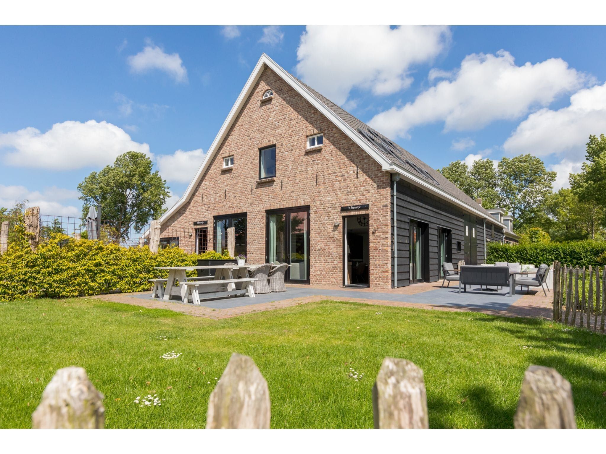 De buitenkant van Lepelstraat 18B  Vrouwenpolder "'t Zwartje" in Vrouwenpolder