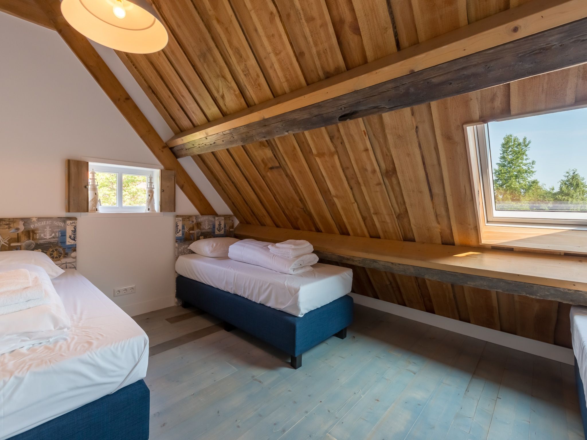 Een slaapkamer van Familiehuis - Lepelstraat 18AB  Vrouwenpolder in Vrouwenpolder