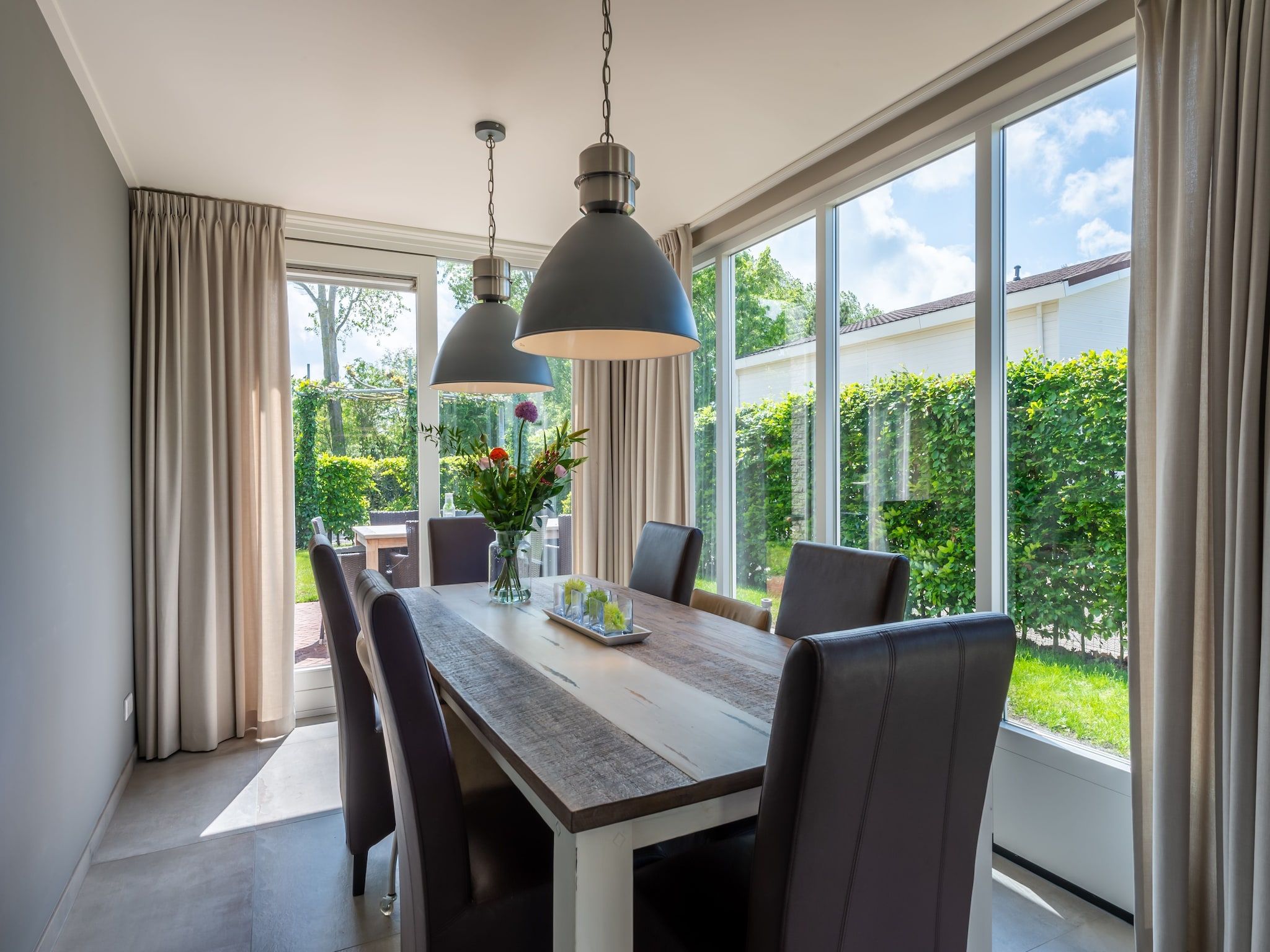 De eetkamer van Cardium 33 in Kamperland