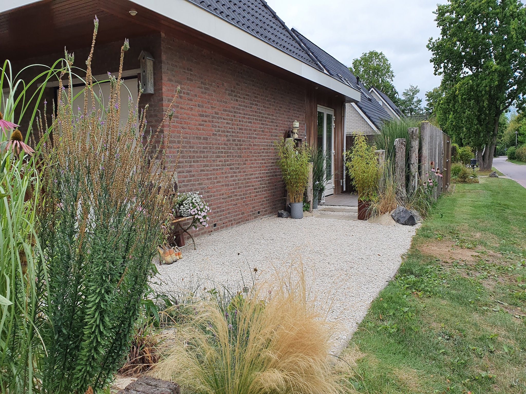 De buitenkant van Sannie's Place in Kamperland