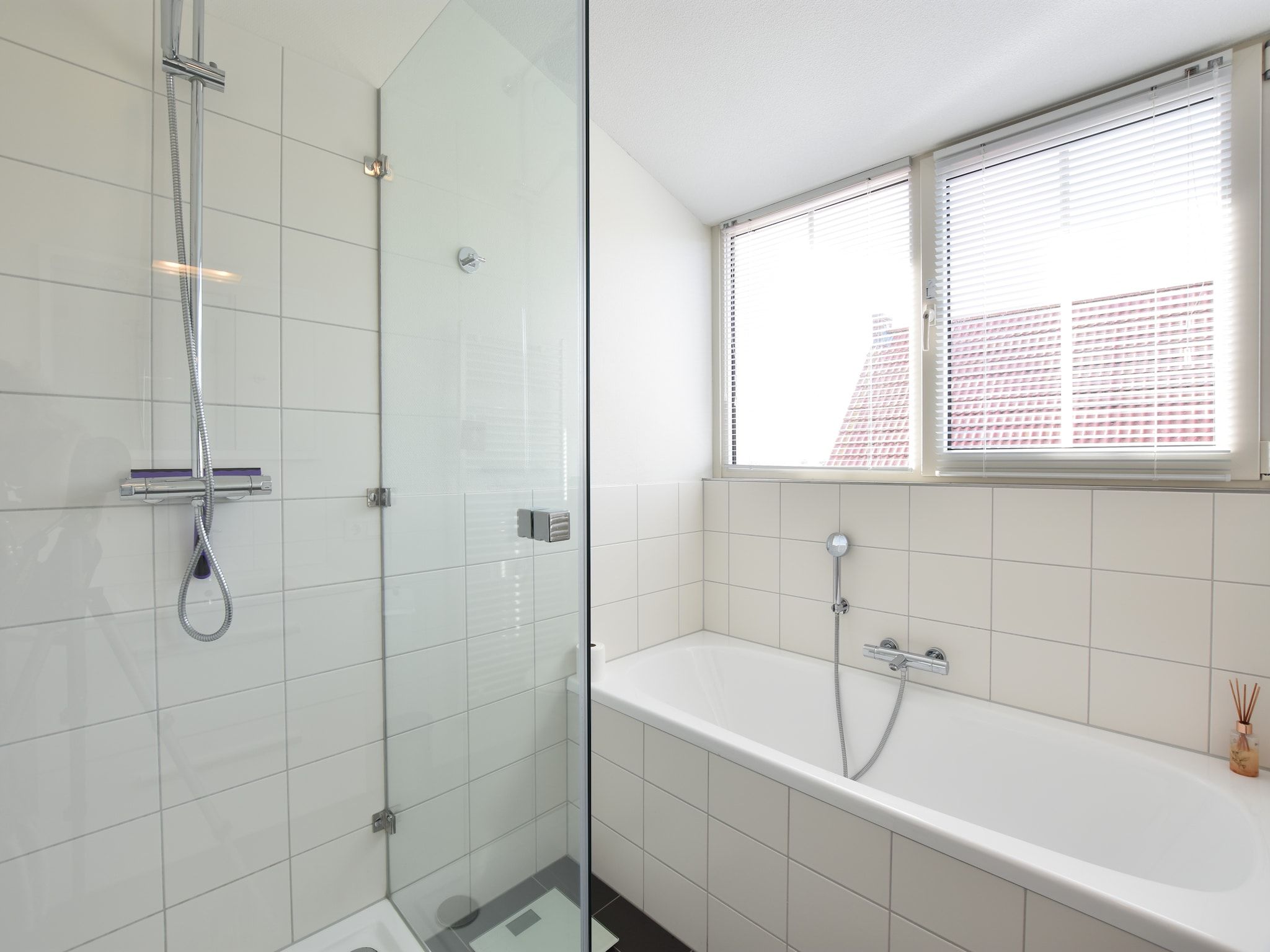 De badkamer van Krokus 10 in Breskens