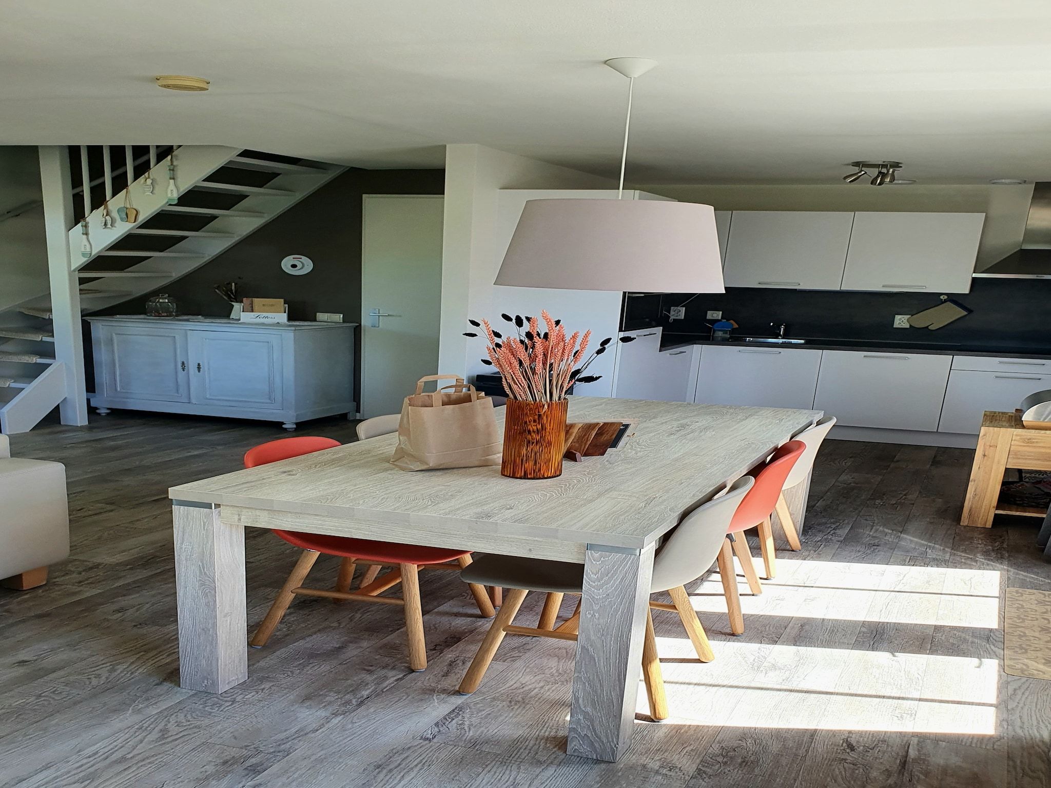 De eetkamer van Krokus 10 in Breskens