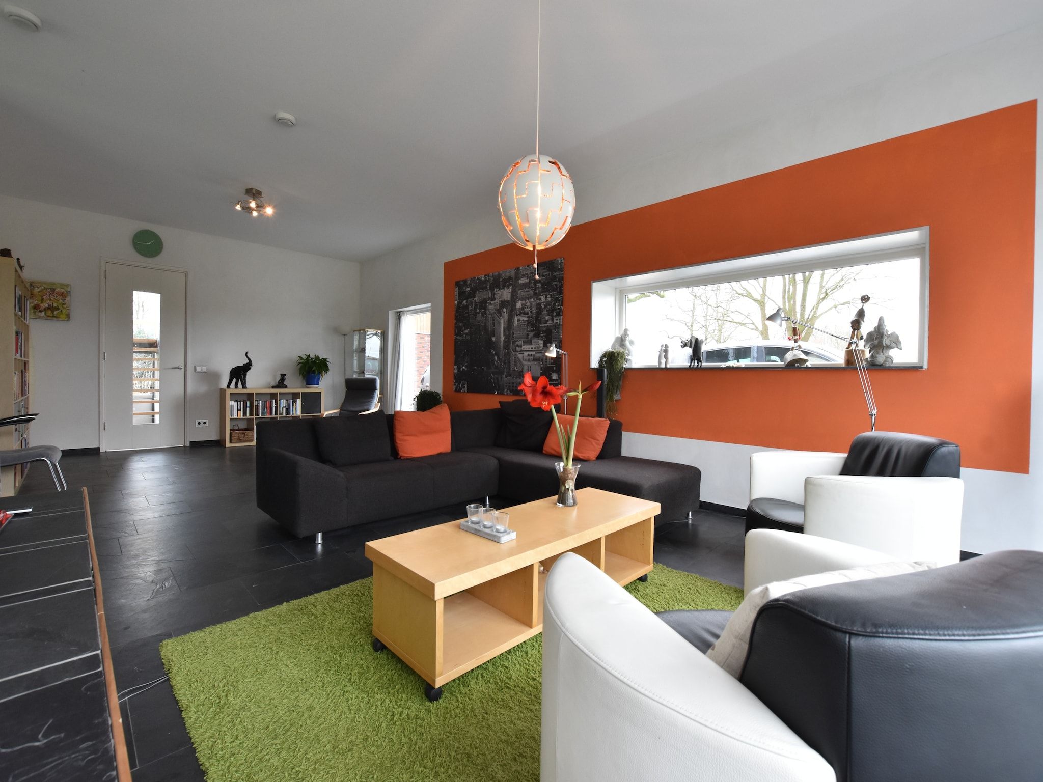 De woonkamer van Villa Luttenberg in Luttenberg