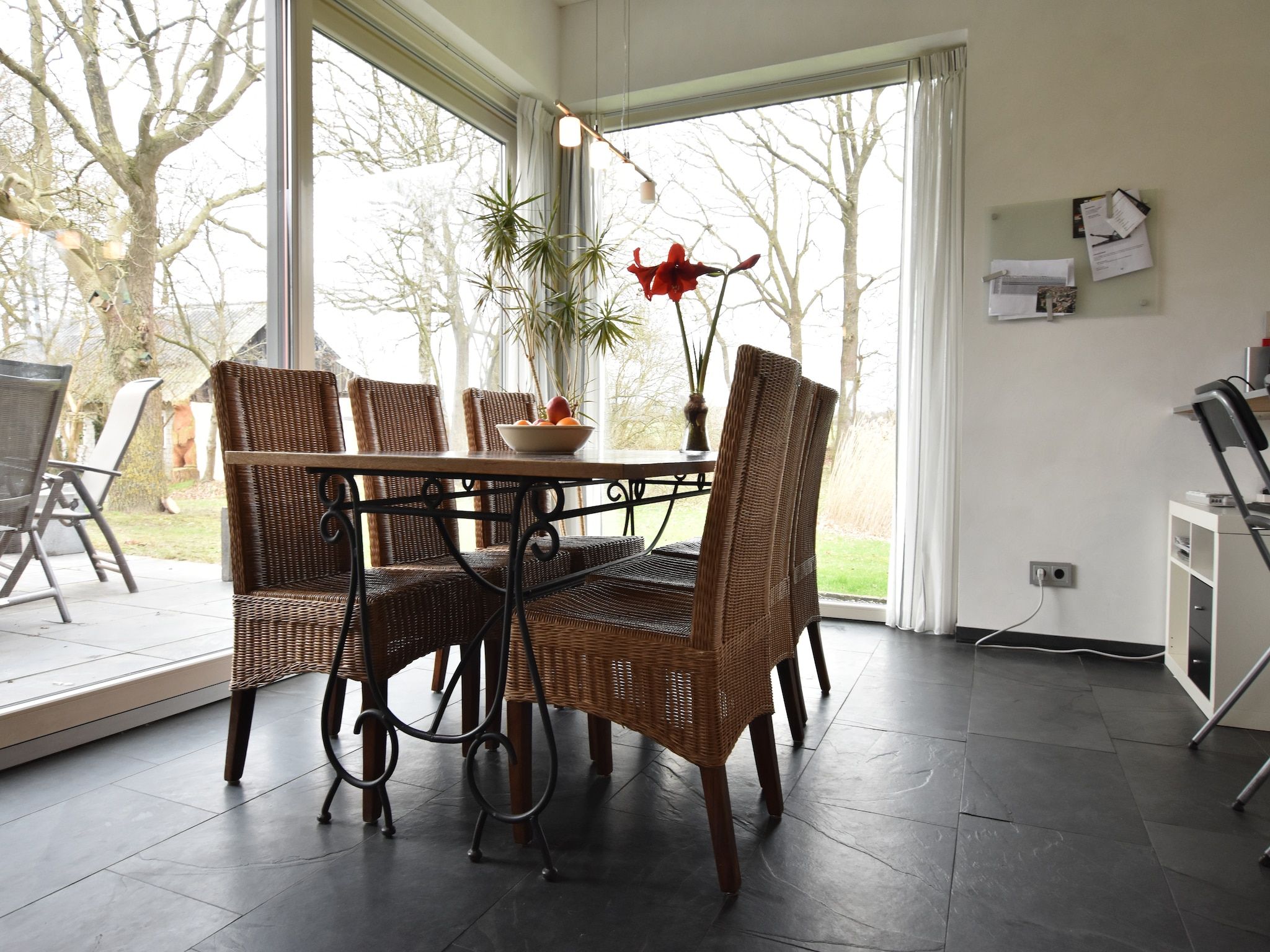 De eetkamer van Villa Luttenberg in Luttenberg