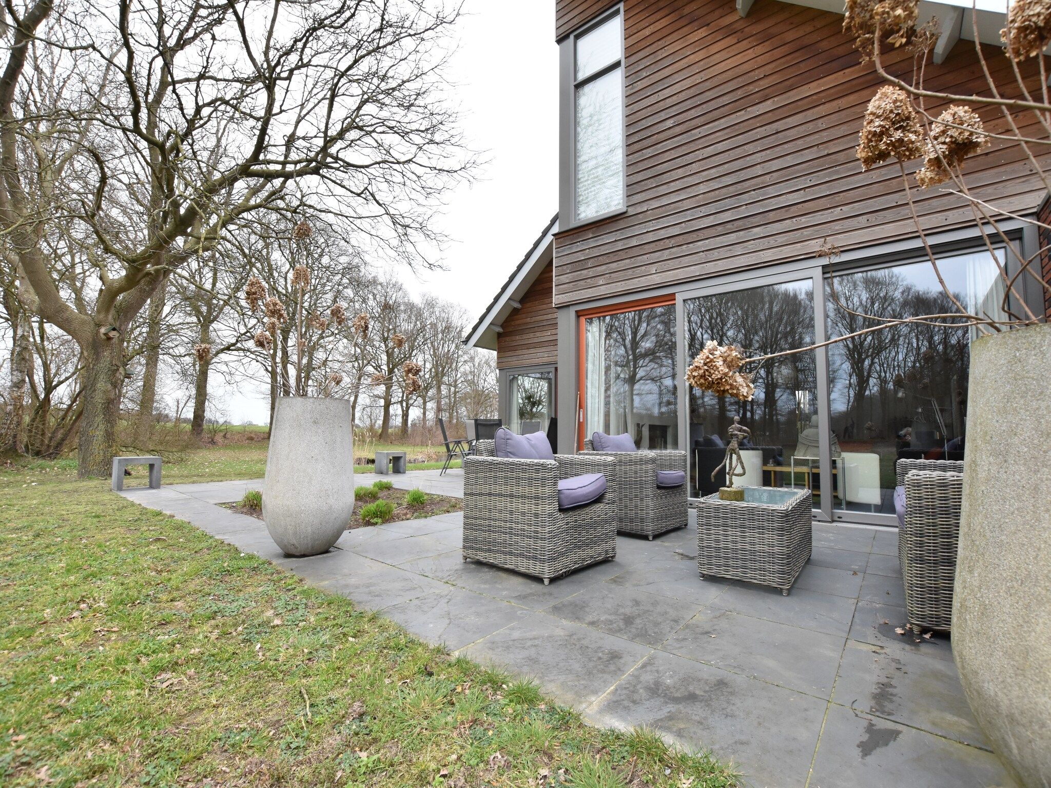 Het terras van Villa Luttenberg in Luttenberg