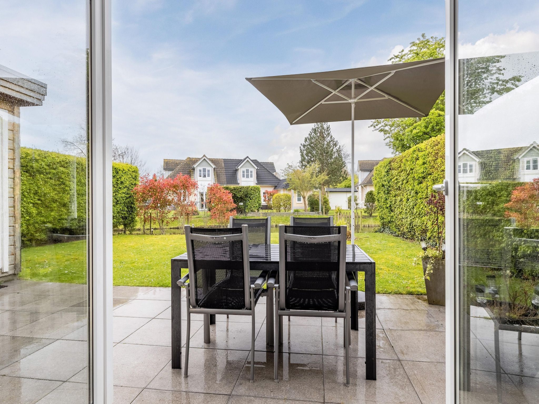 De tuin van Noordzee Résidence De Banjaard 13 in Kamperland