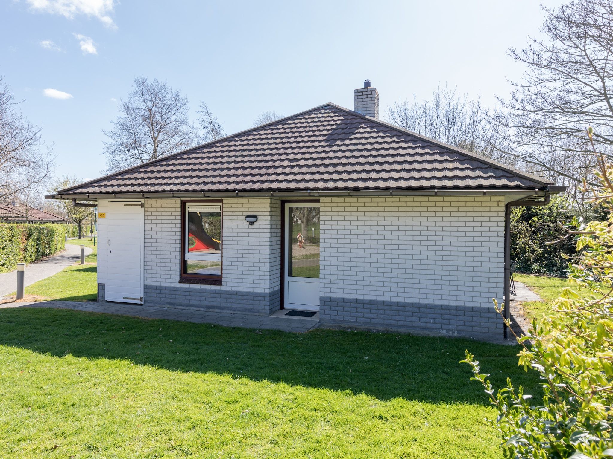 De buitenkant van Kustpark Texel 10 in De Koog