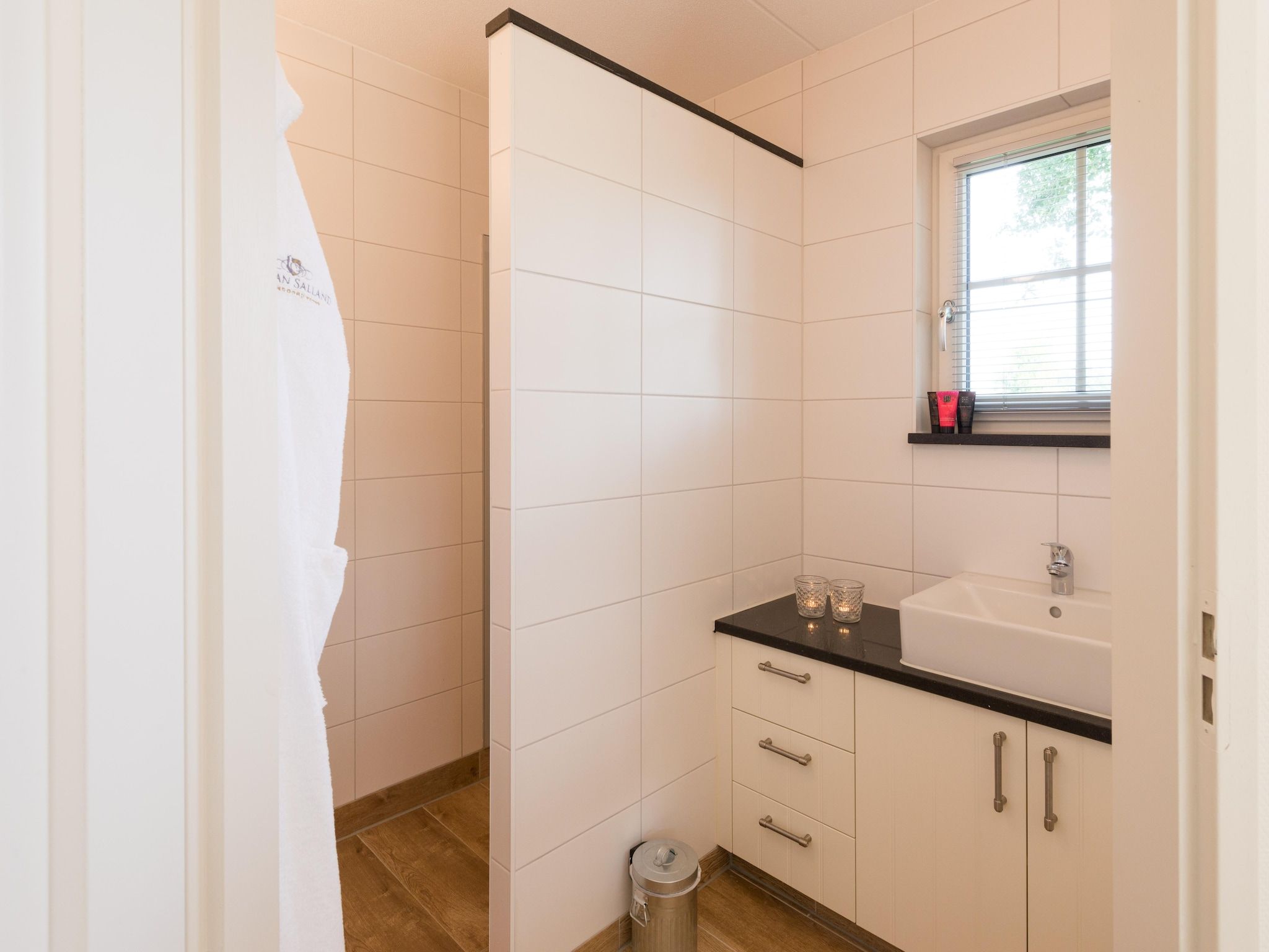 De badkamer van Hof van Salland 8 in Hellendoorn