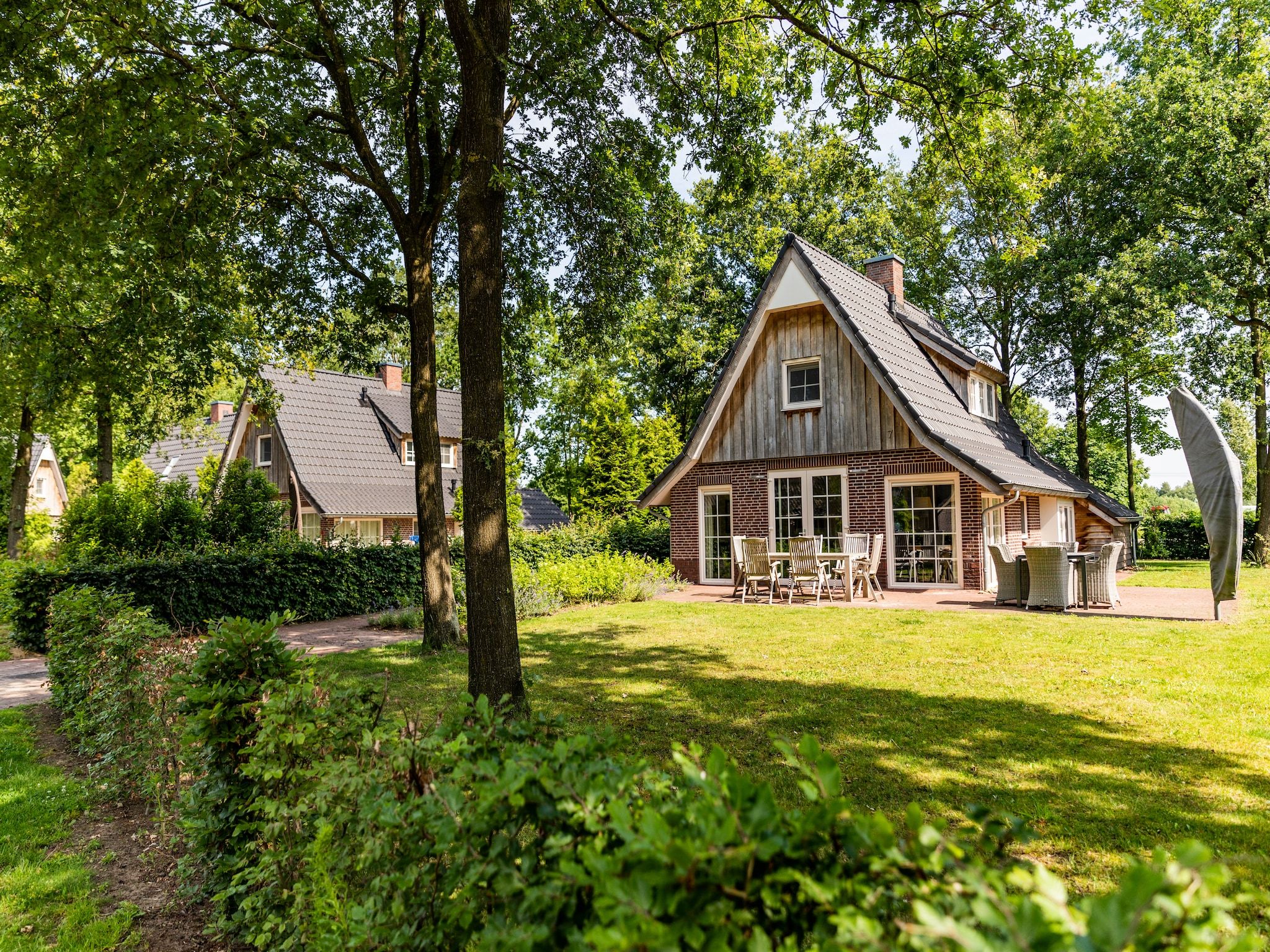 De tuin van Hof van Salland 8 in Hellendoorn