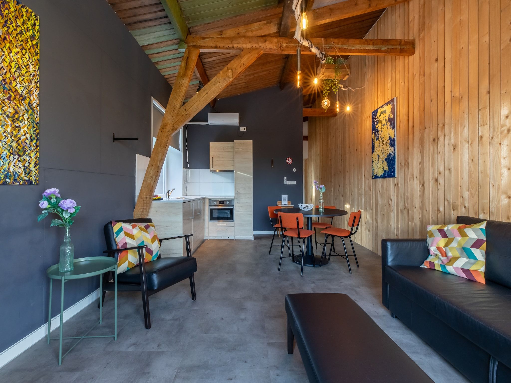 De woonkamer van Pleinzicht 6b in Koudekerke