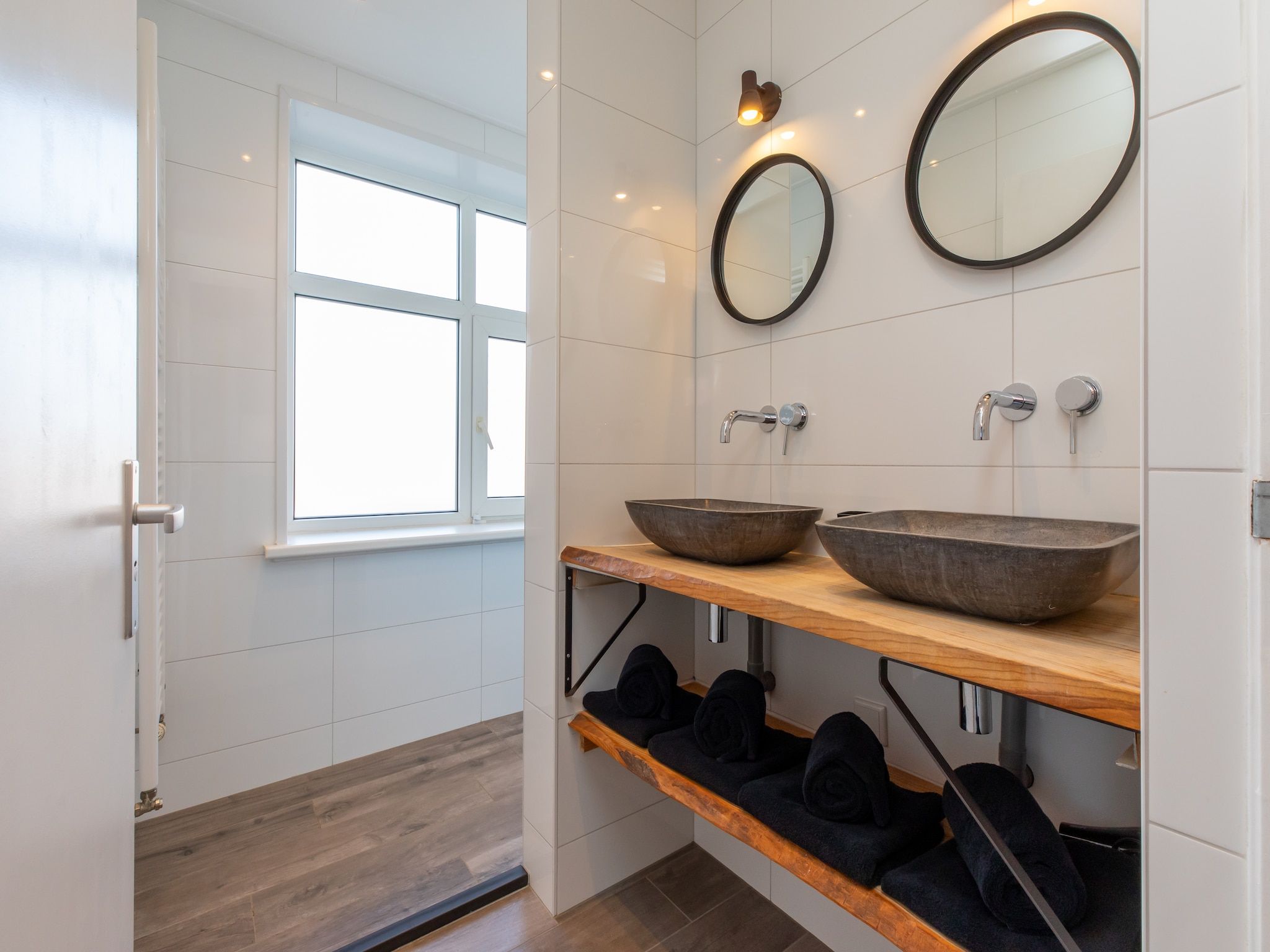 De badkamer van Pleinzicht 6c in Koudekerke