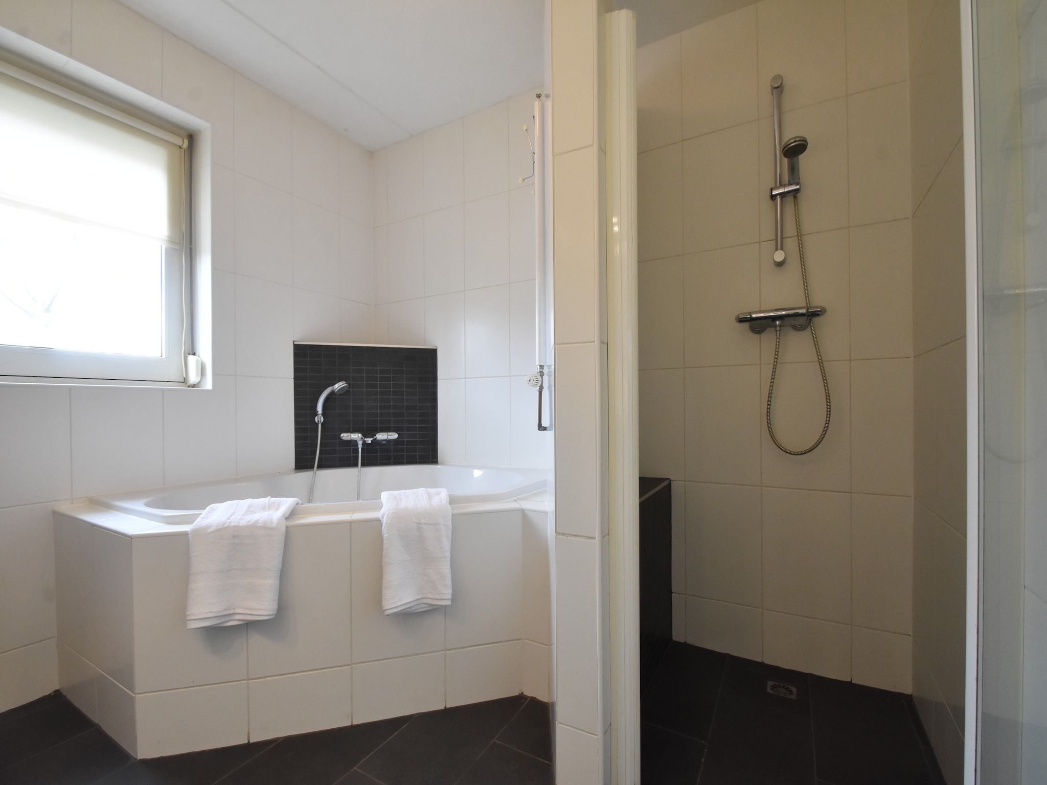 De badkamer van Bosruiter in Zeewolde